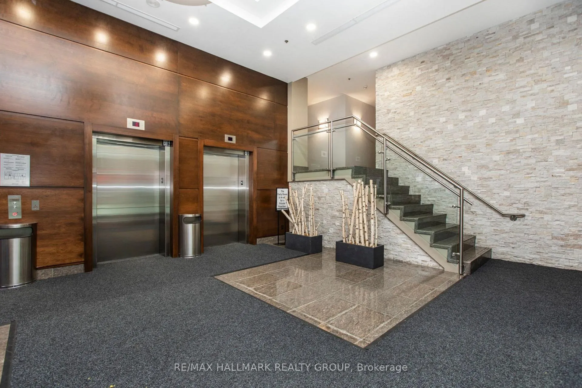 Photo 3 of Unit 807, 238 Besserer Street, Ottawa, Sandy Hill — HOMEH