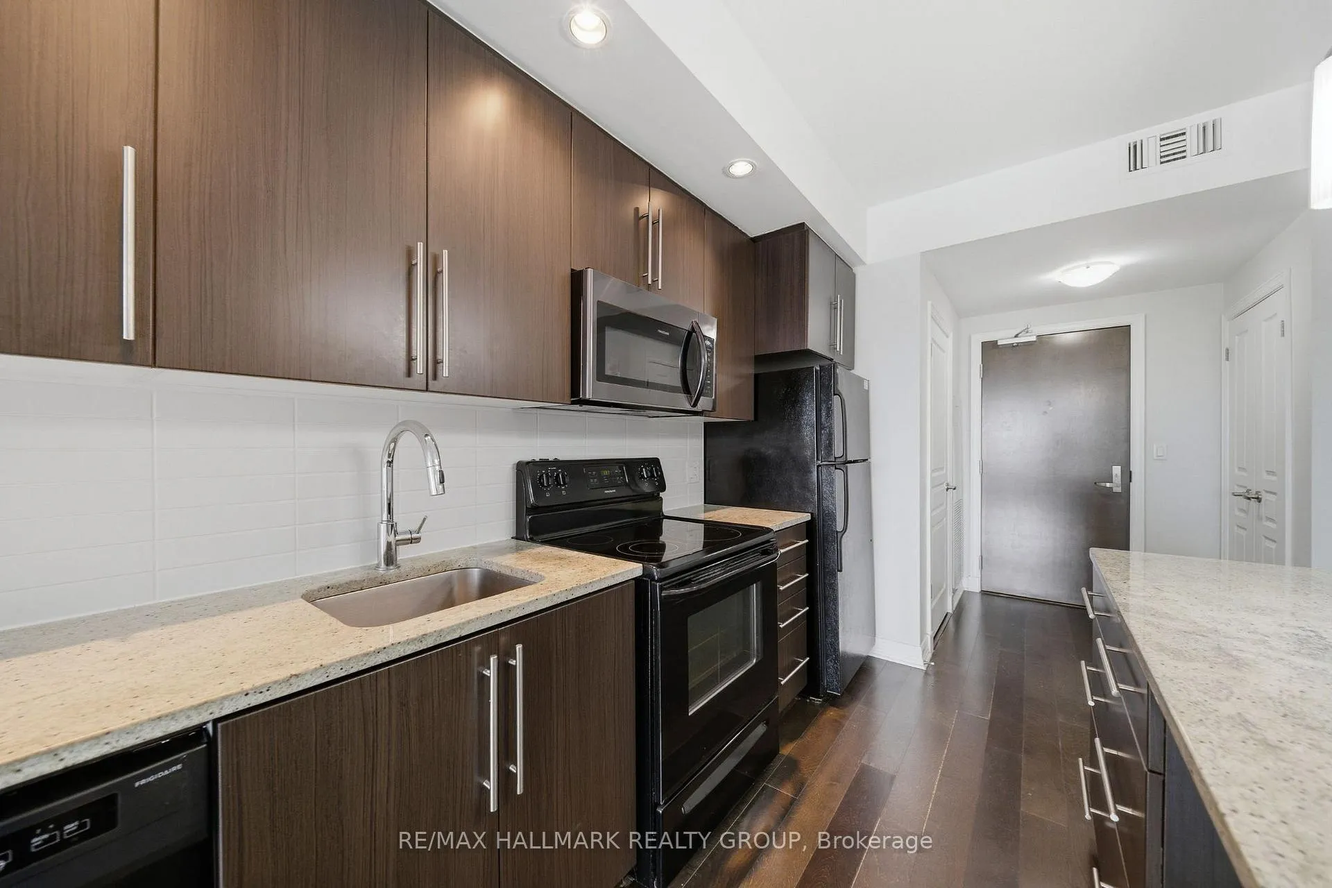 Photo 10 of Unit 807, 238 Besserer Street, Ottawa, Sandy Hill — HOMEH