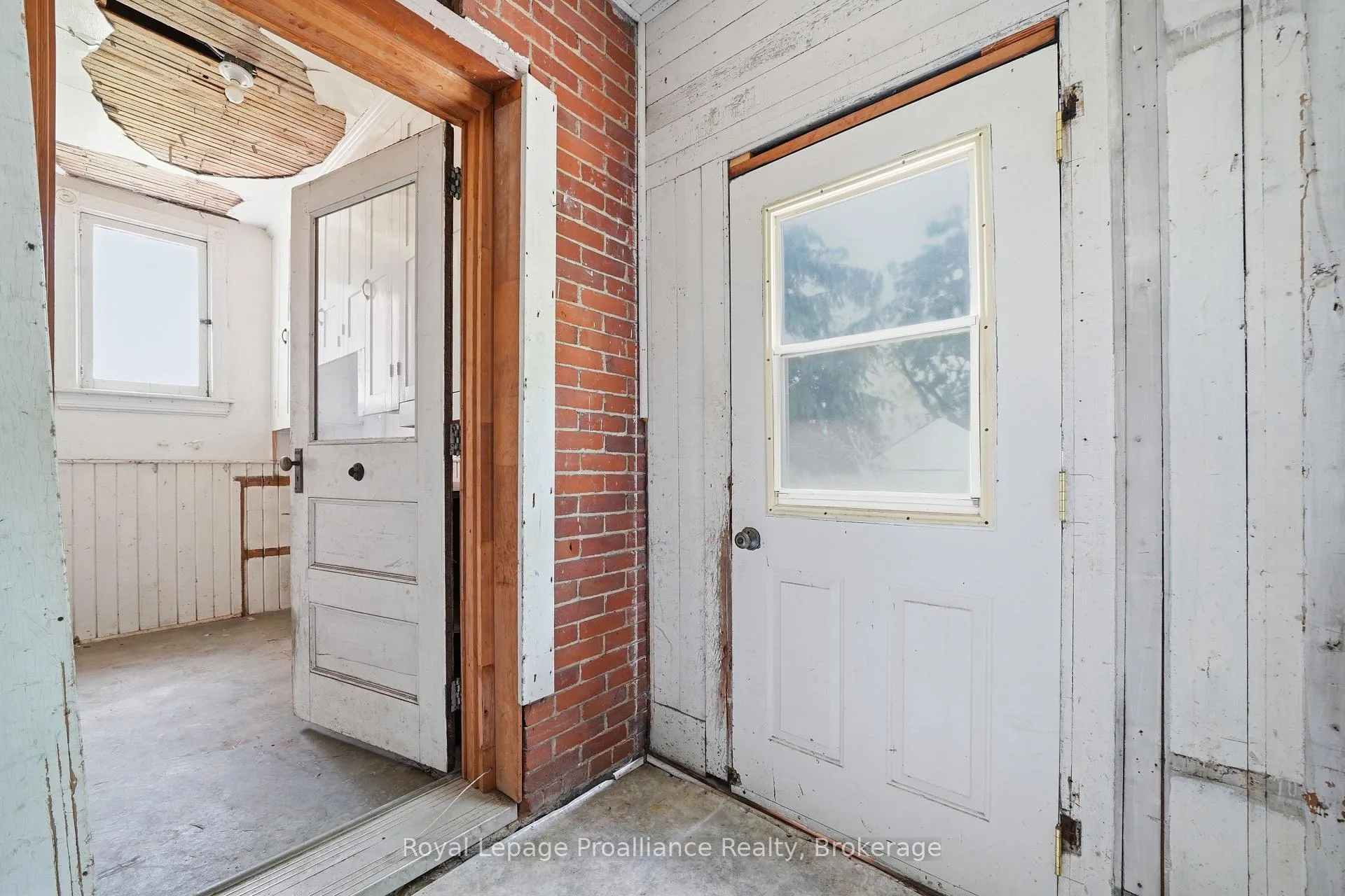 Photo 4 of 270 Ann Street, Belleville, Belleville Ward — HOMEH