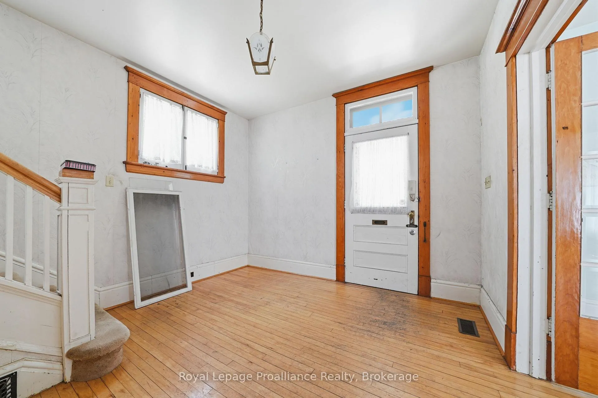 Photo 6 of 270 Ann Street, Belleville, Belleville Ward — HOMEH