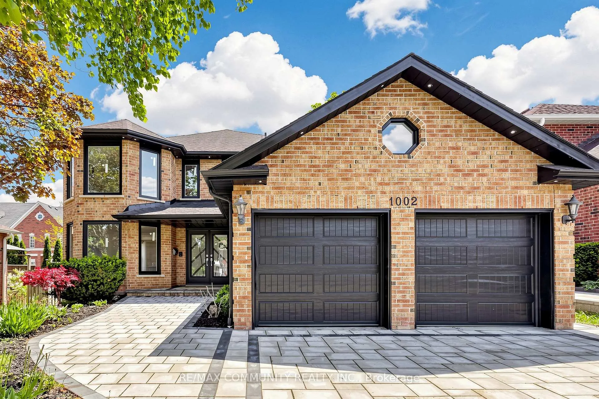Photo 2 of 1002 Riverview Crescent, Pickering, Rougemount — HOMEH