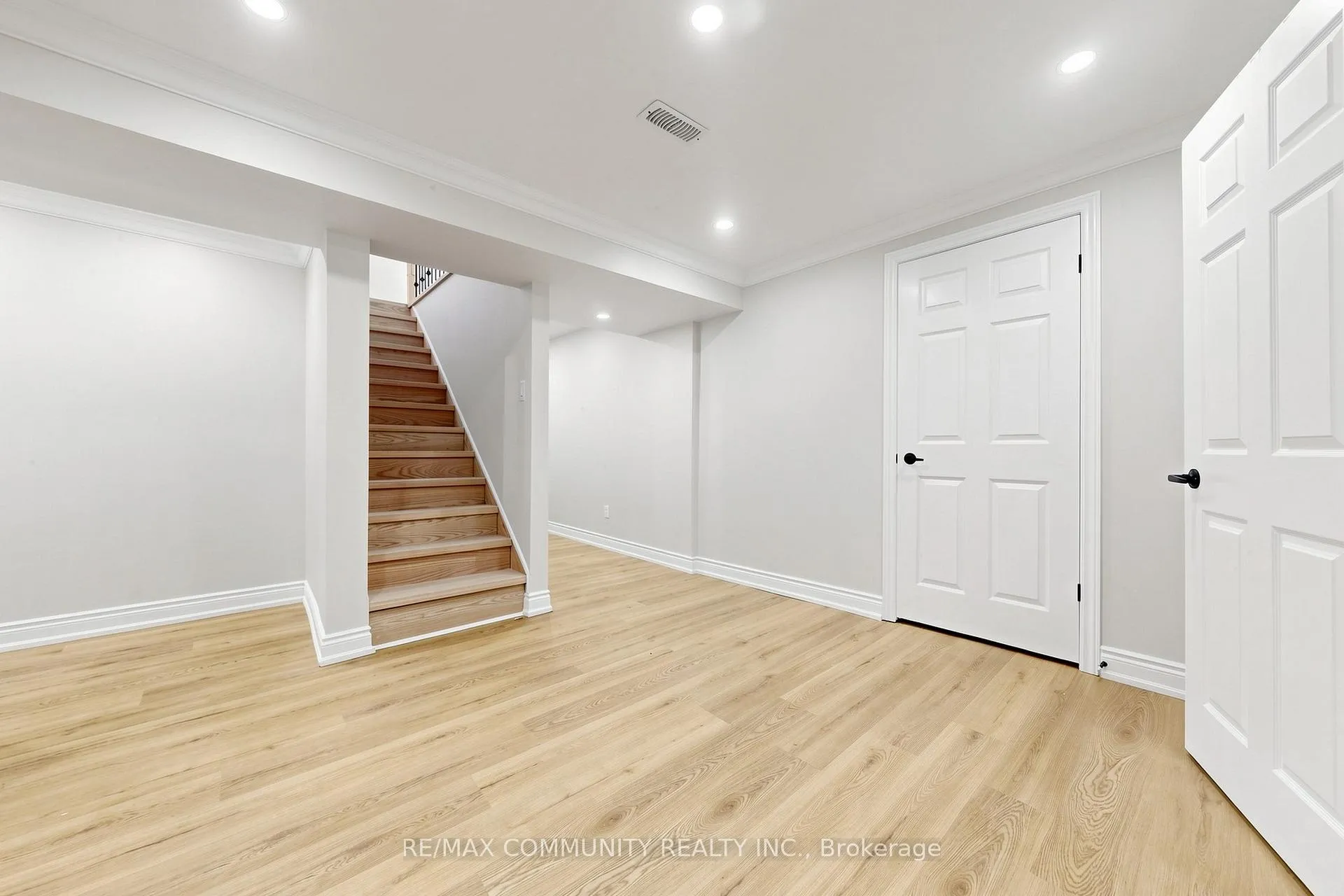 Photo 40 of 1002 Riverview Crescent, Pickering, Rougemount — HOMEH