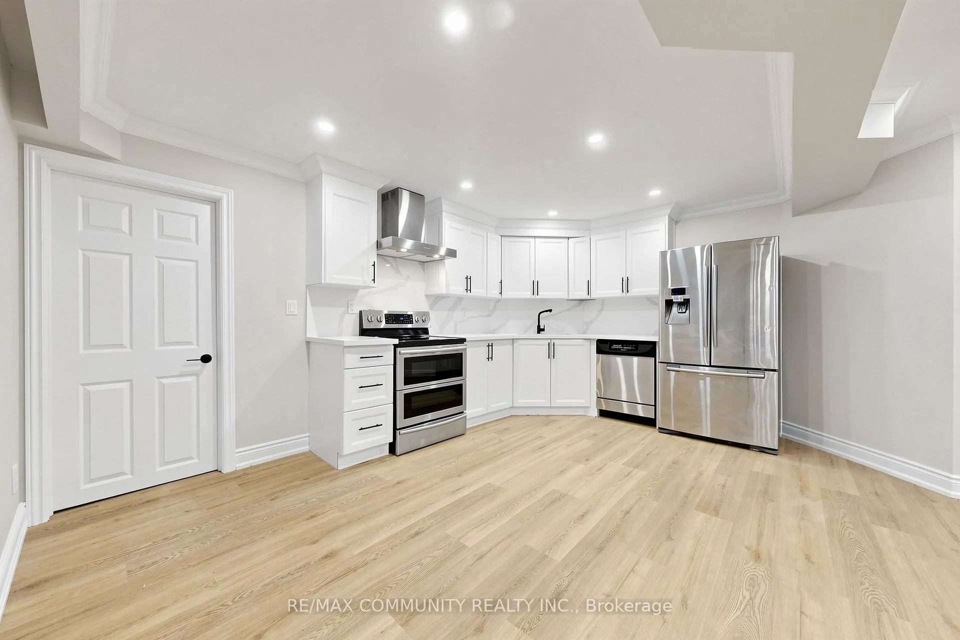 Photo 43 of 1002 Riverview Crescent, Pickering, Rougemount — HOMEH