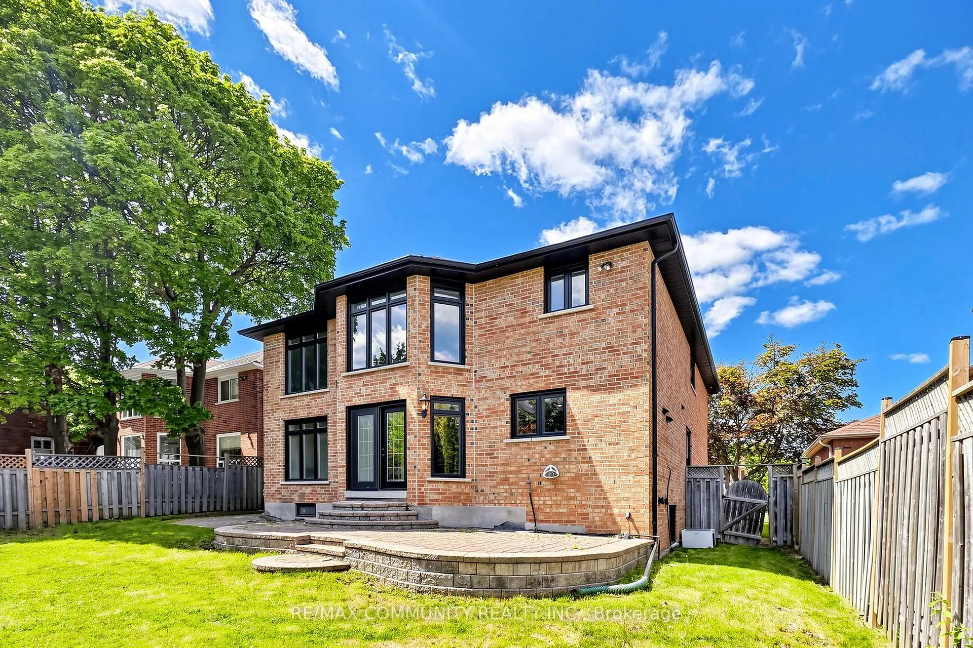Photo 47 of 1002 Riverview Crescent, Pickering, Rougemount — HOMEH