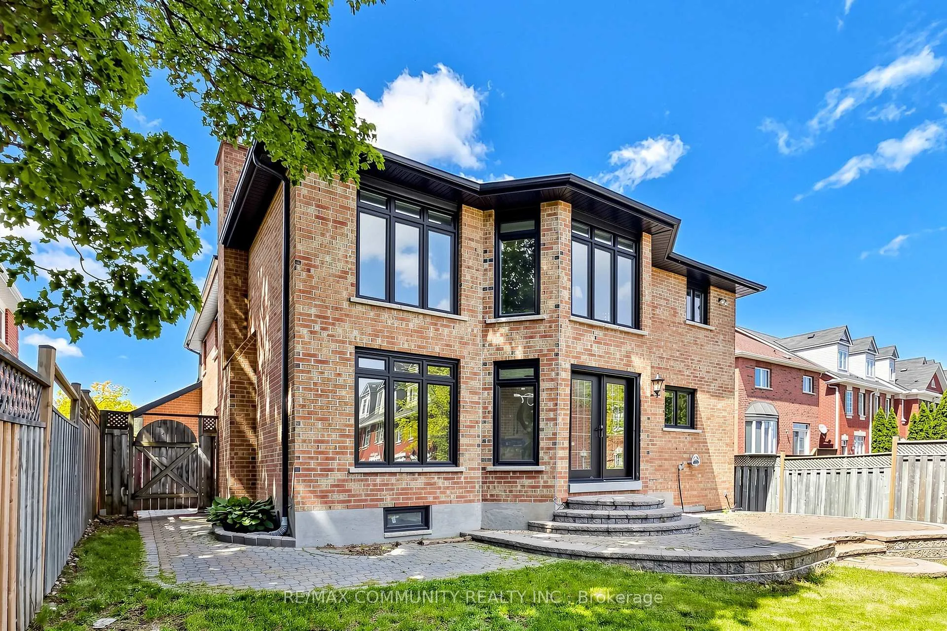 Photo 50 of 1002 Riverview Crescent, Pickering, Rougemount — HOMEH