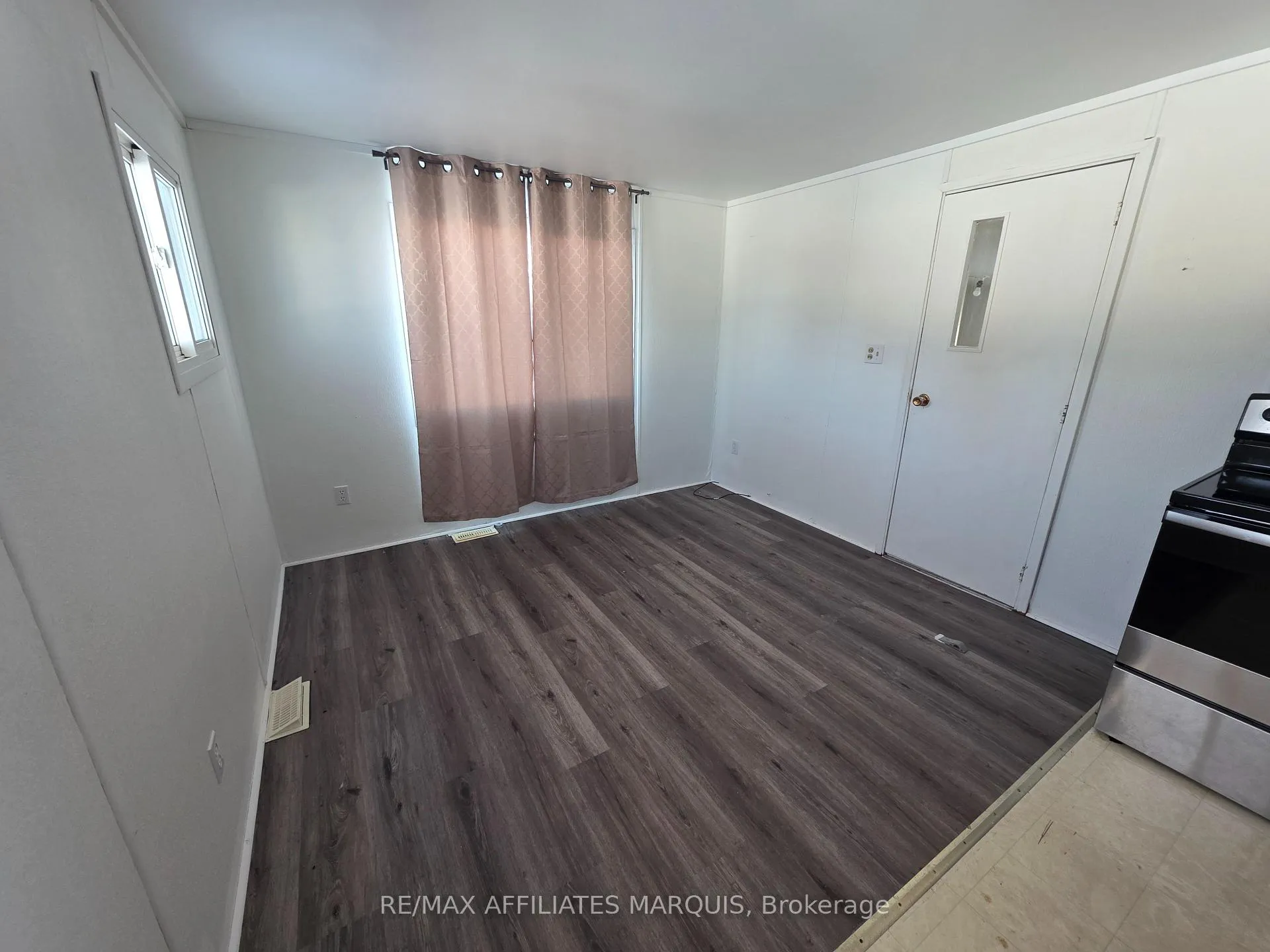 Photo 10 of 202 Jack Street, Smiths Falls — HOMEH