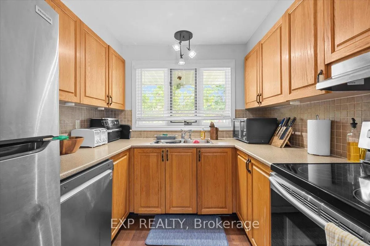 Photo 7 of 32 Flanders Street, Ottawa, Barrhaven - Cedargrove/Fraserdale — HOMEH