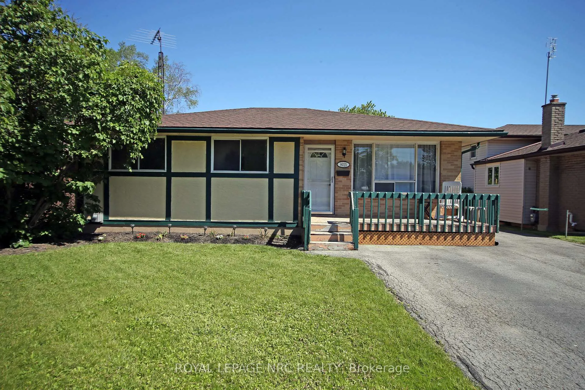 Photo 1 of 8025 Thorton Street, Niagara Falls, Ascot — HOMEH