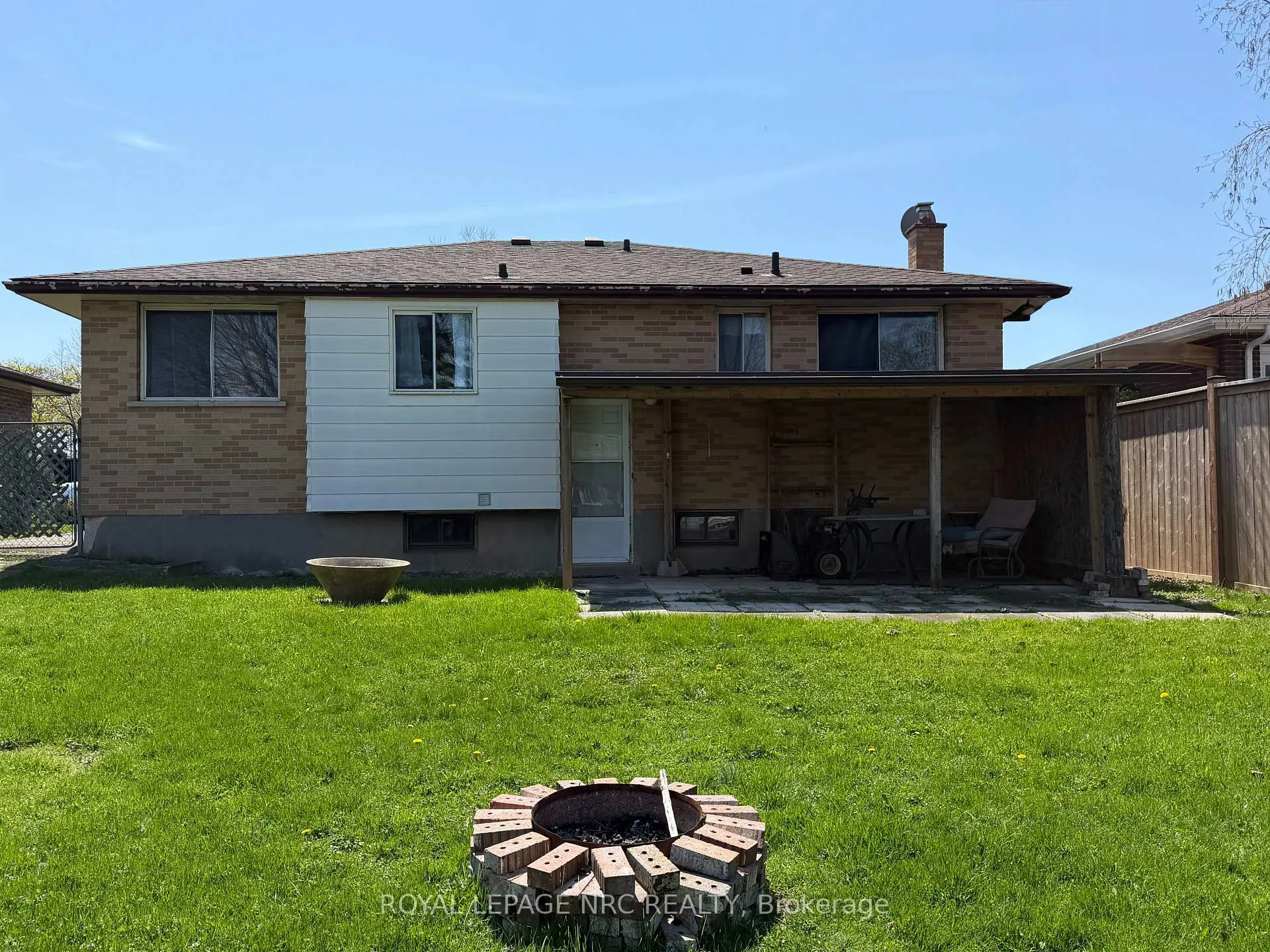 Photo 5 of 8025 Thorton Street, Niagara Falls, Ascot — HOMEH