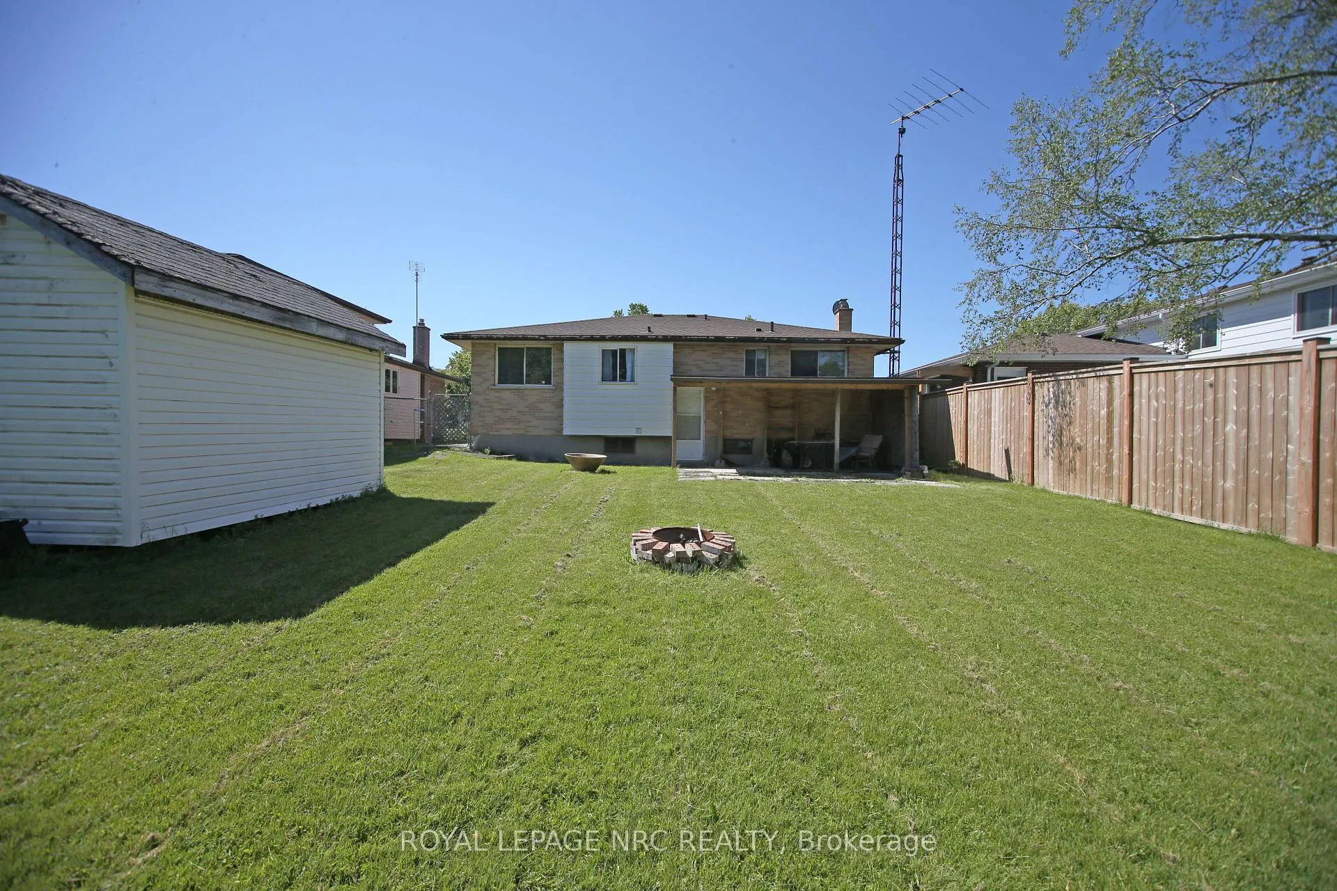 Photo 8 of 8025 Thorton Street, Niagara Falls, Ascot — HOMEH