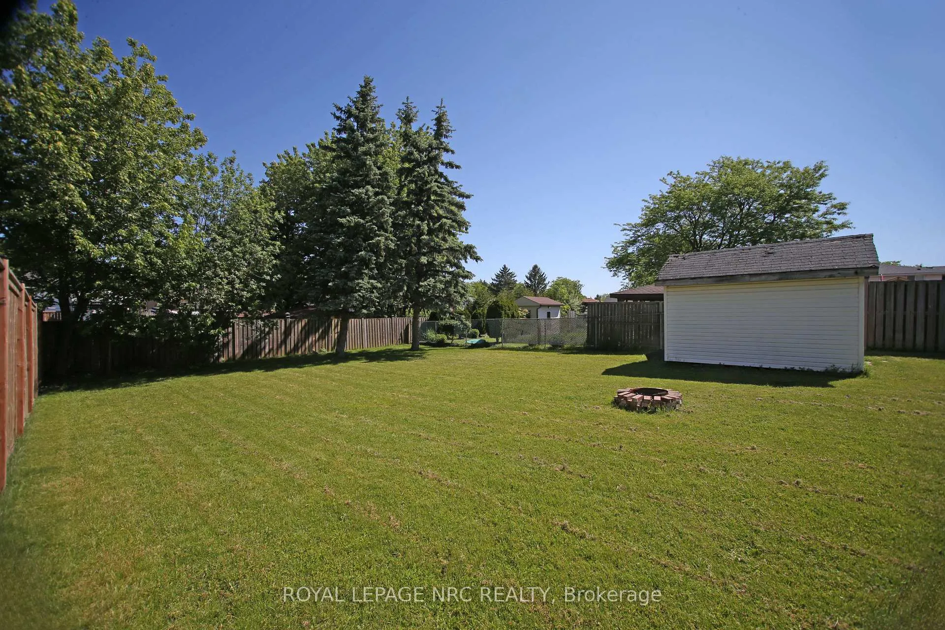 Photo 9 of 8025 Thorton Street, Niagara Falls, Ascot — HOMEH