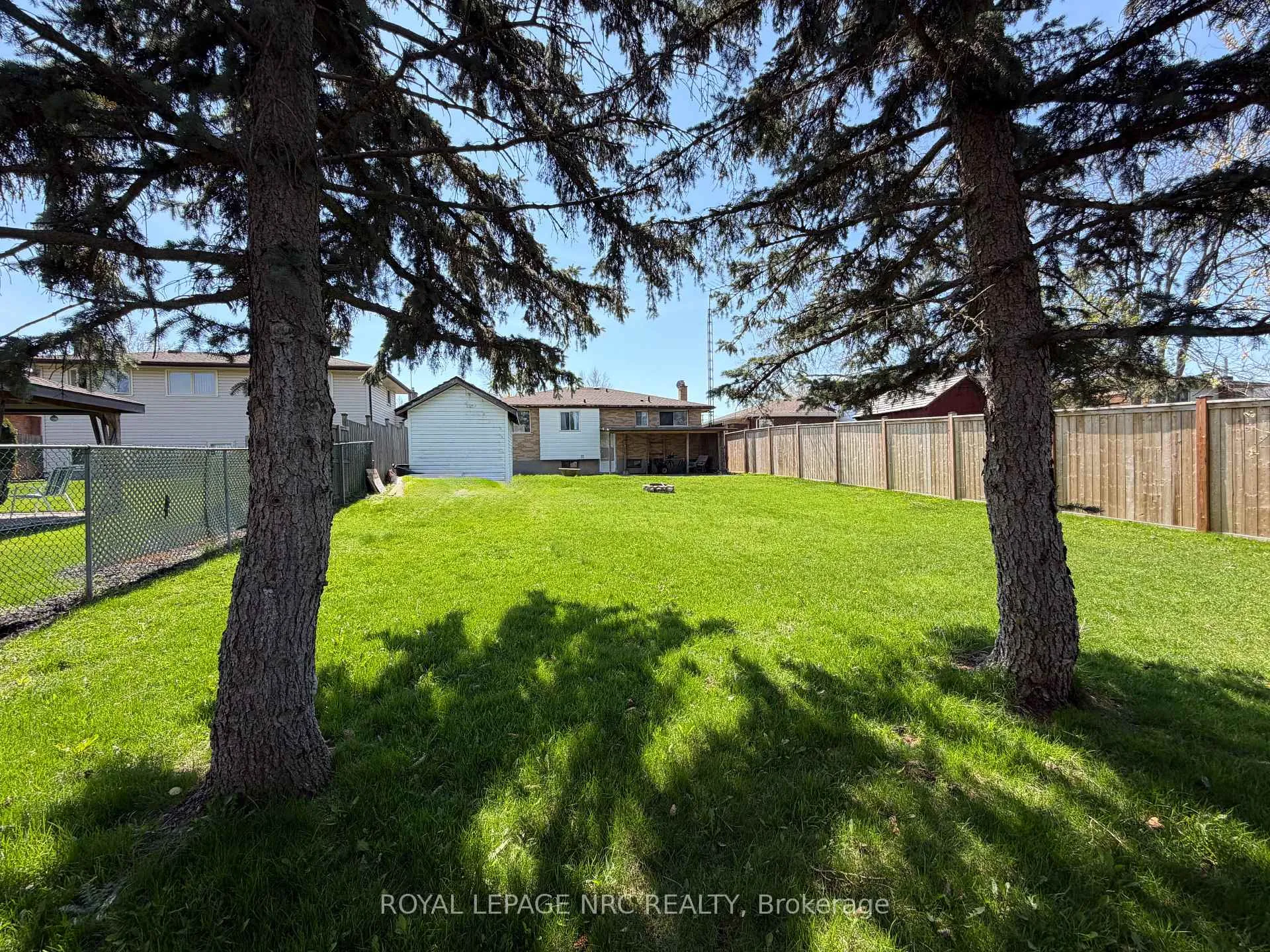 Photo 10 of 8025 Thorton Street, Niagara Falls, Ascot — HOMEH