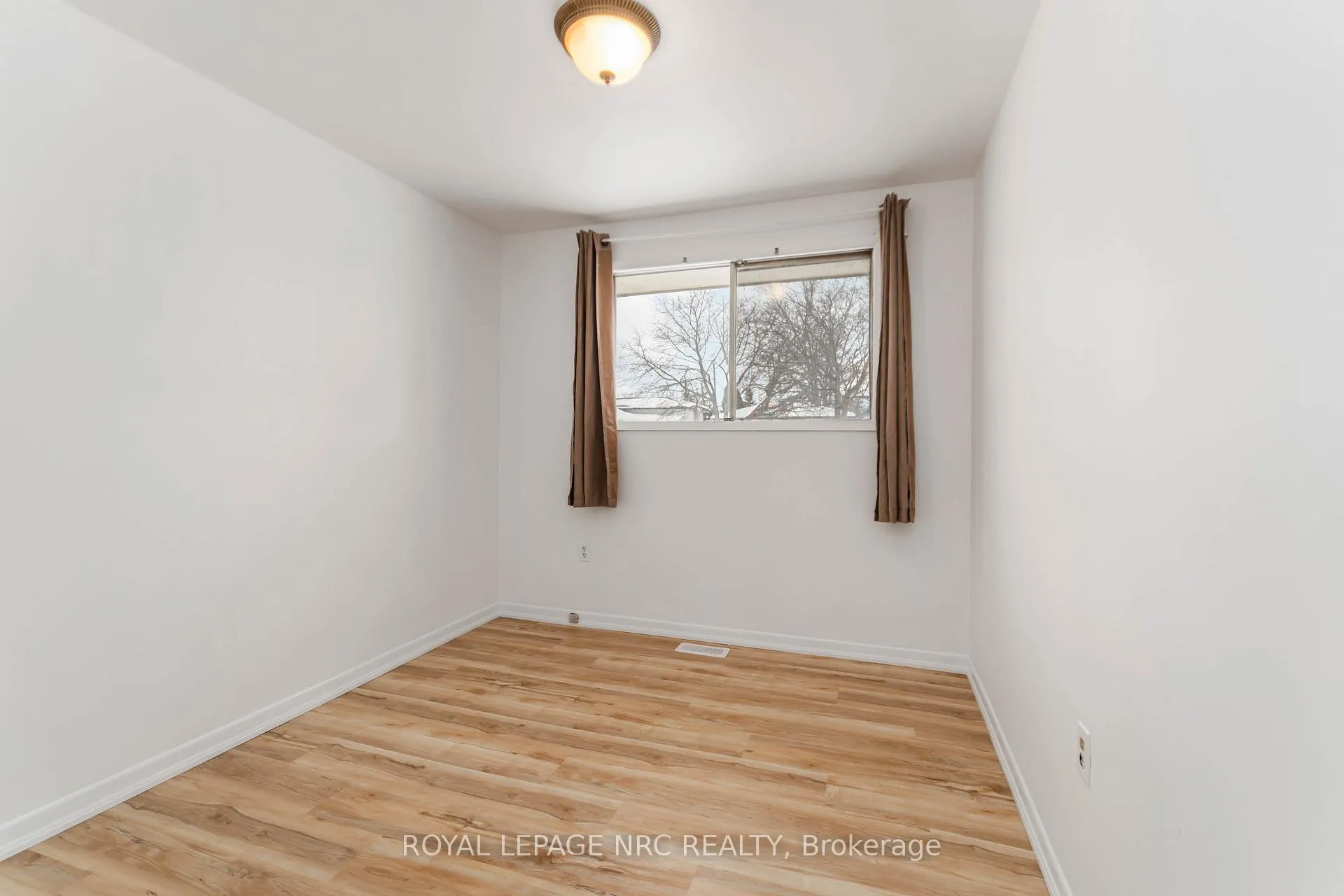 Photo 21 of 8025 Thorton Street, Niagara Falls, Ascot — HOMEH