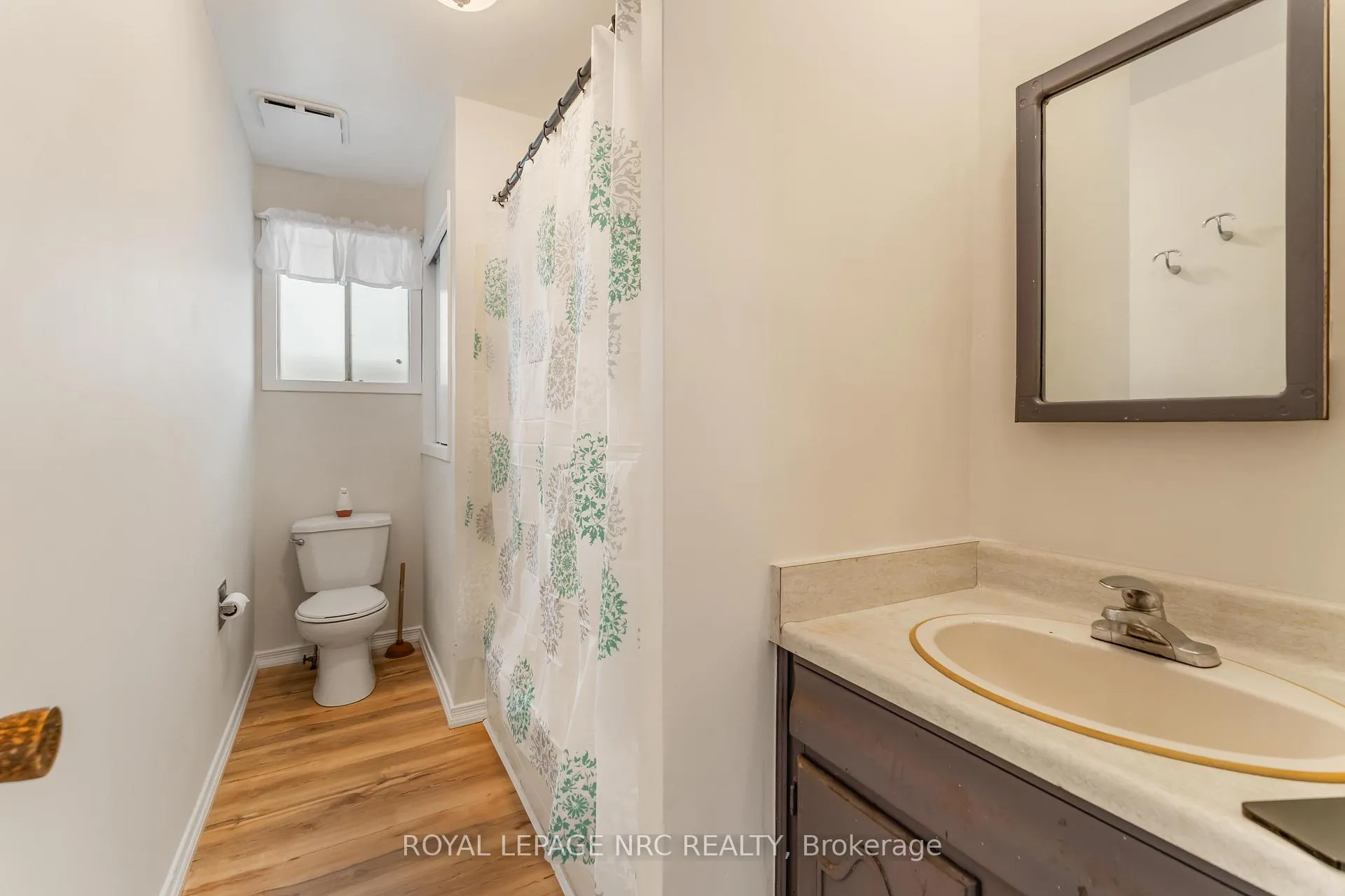 Photo 23 of 8025 Thorton Street, Niagara Falls, Ascot — HOMEH
