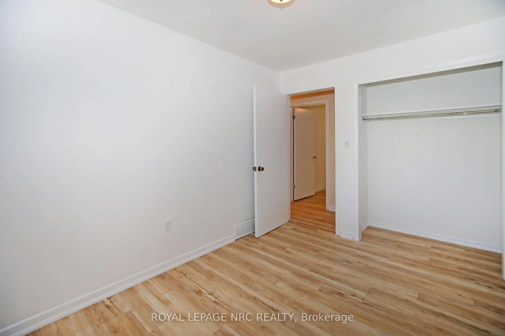 Photo 25 of 8025 Thorton Street, Niagara Falls, Ascot — HOMEH