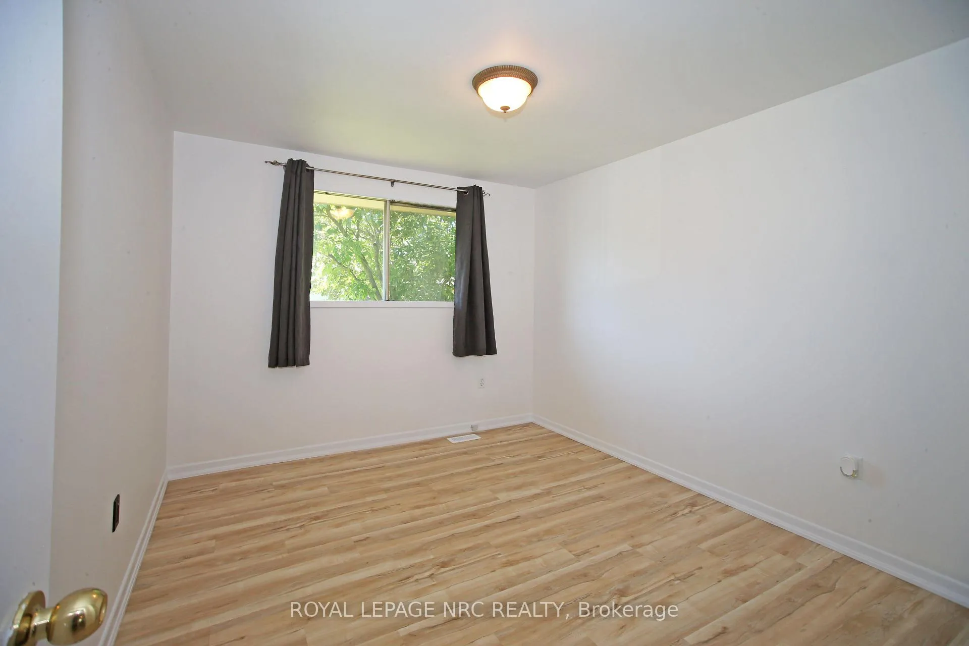 Photo 26 of 8025 Thorton Street, Niagara Falls, Ascot — HOMEH
