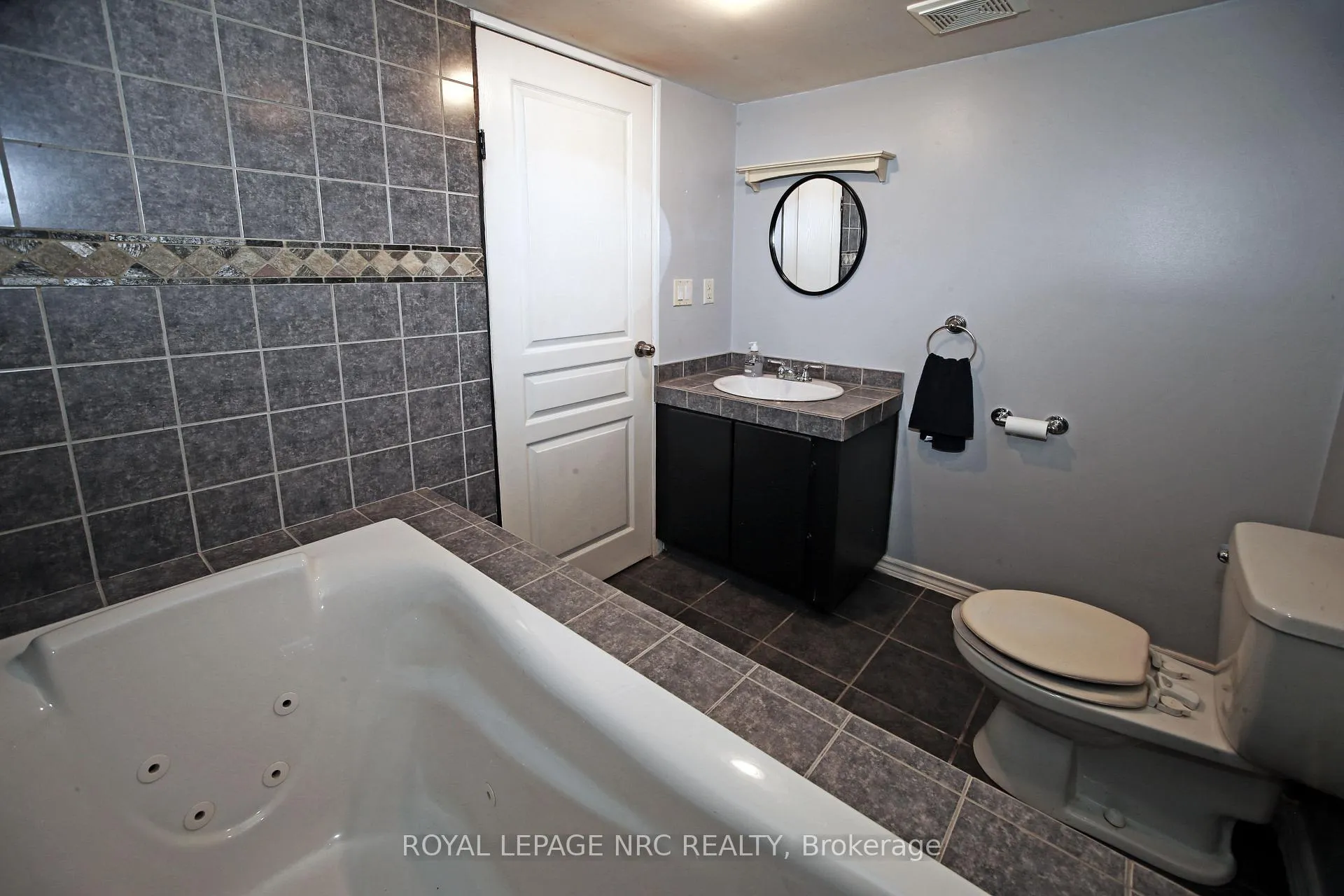 Photo 30 of 8025 Thorton Street, Niagara Falls, Ascot — HOMEH