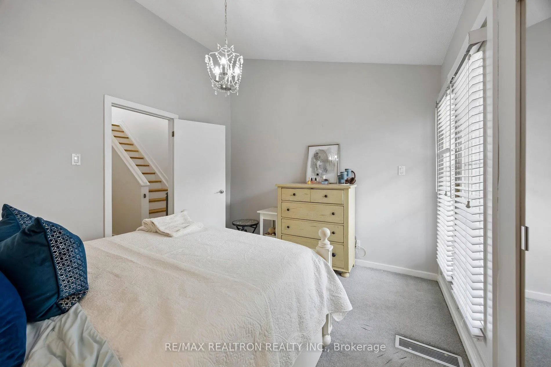 Photo 32 of 84 Connaught Avenue, North York, Newtonbrook West — HOMEH