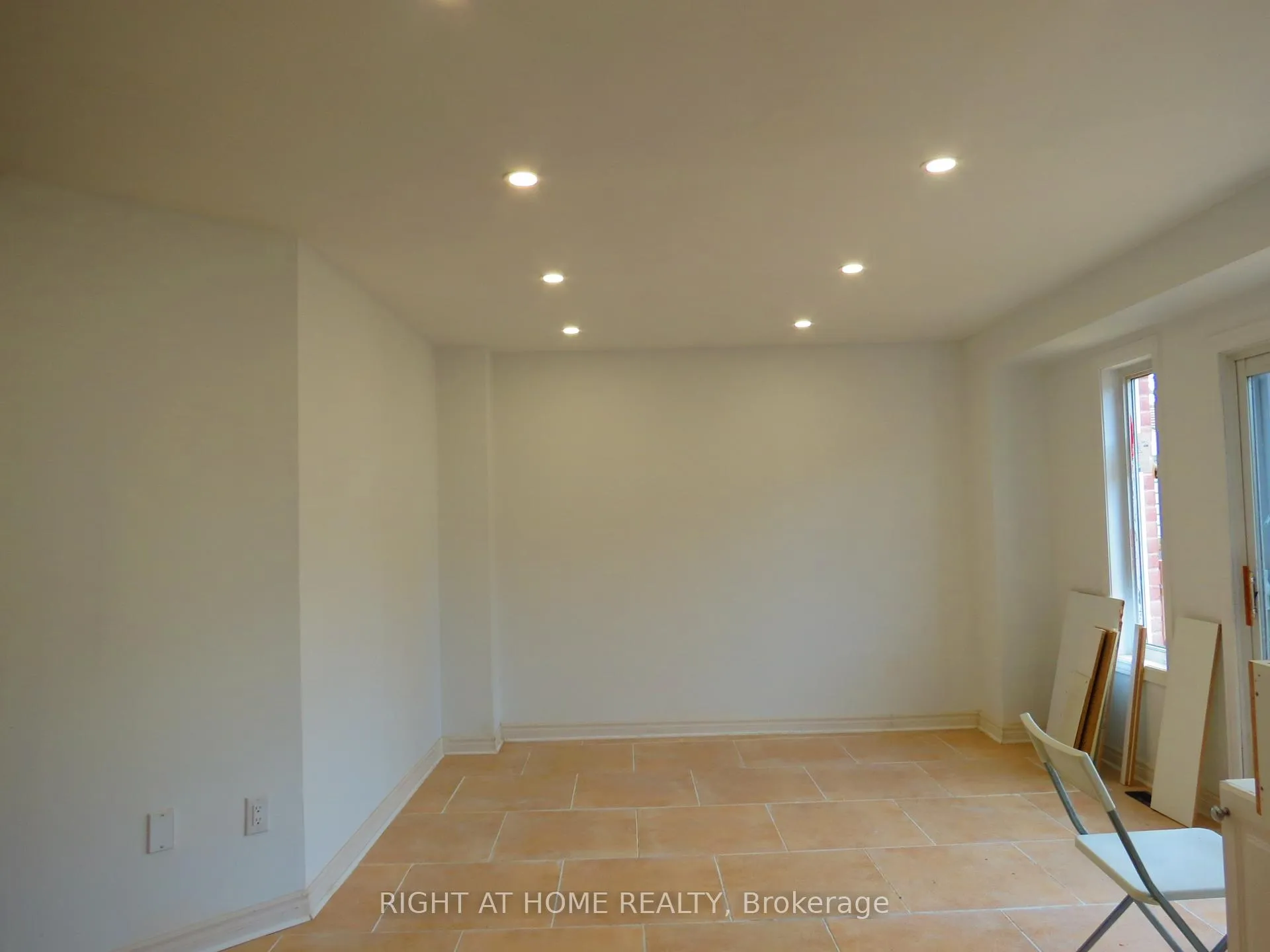 Photo 6 of 302 Stanley Street, Barrie, East Bayfield — HOMEH
