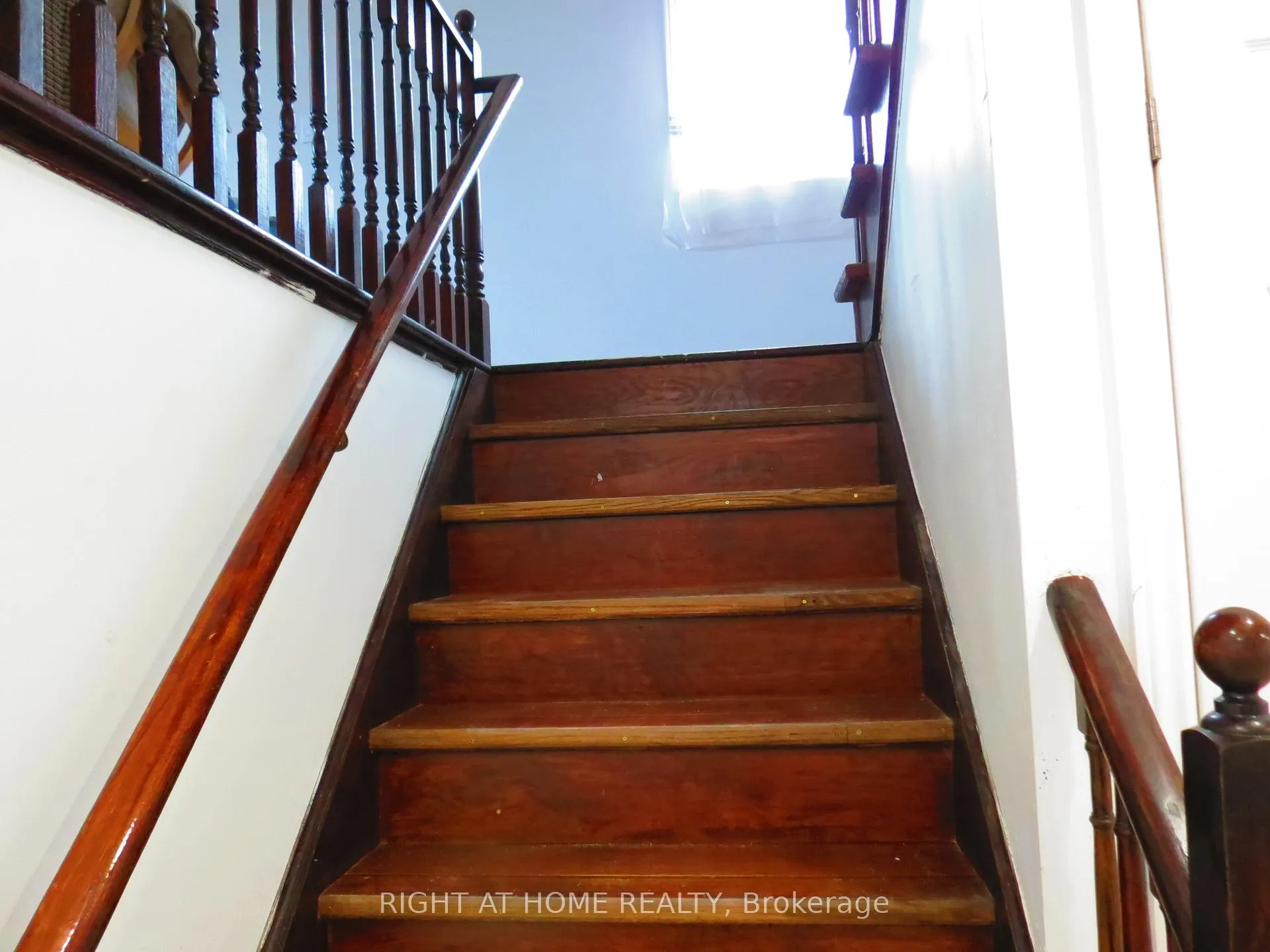 Photo 10 of 302 Stanley Street, Barrie, East Bayfield — HOMEH