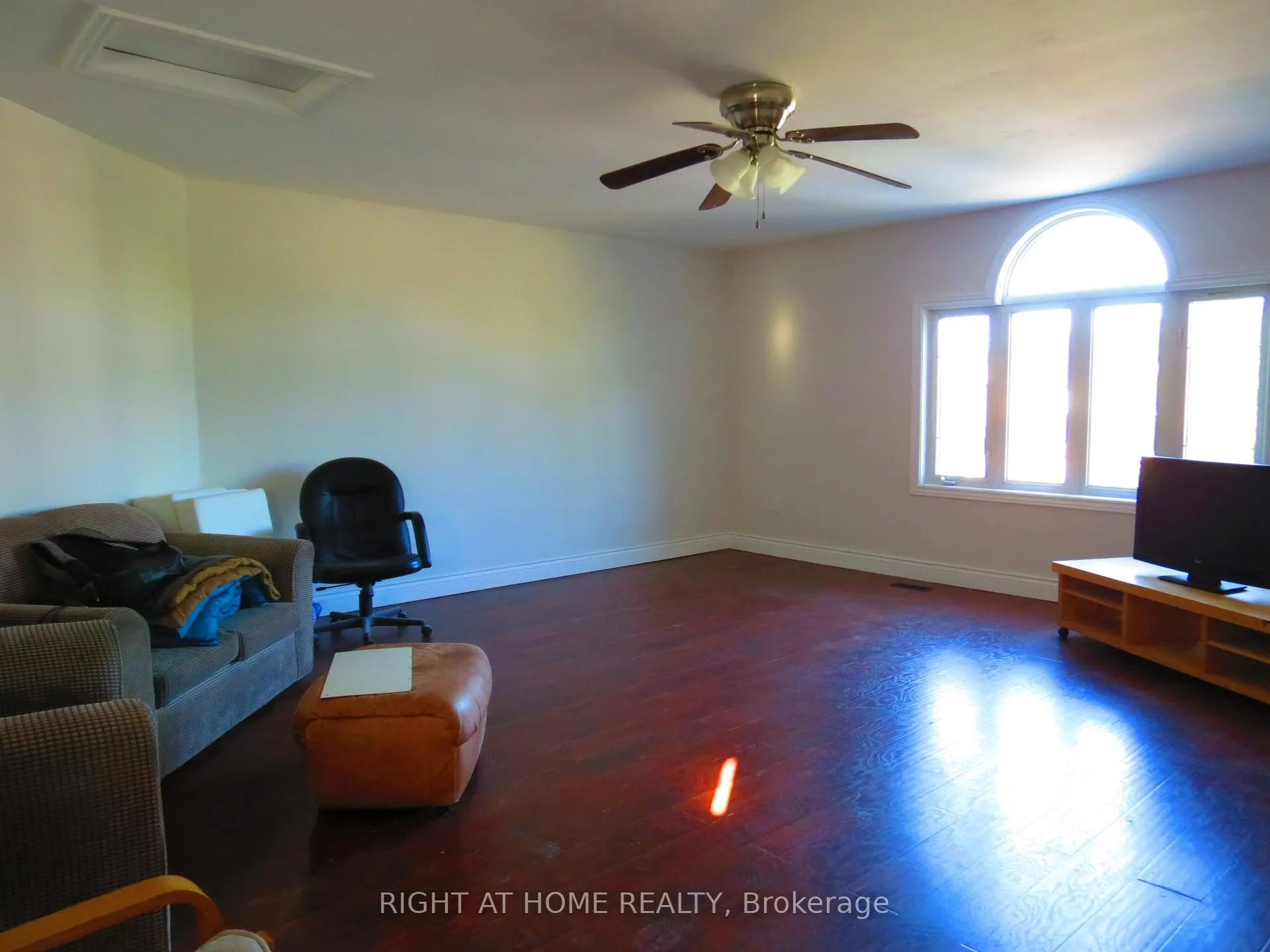 Photo 12 of 302 Stanley Street, Barrie, East Bayfield — HOMEH