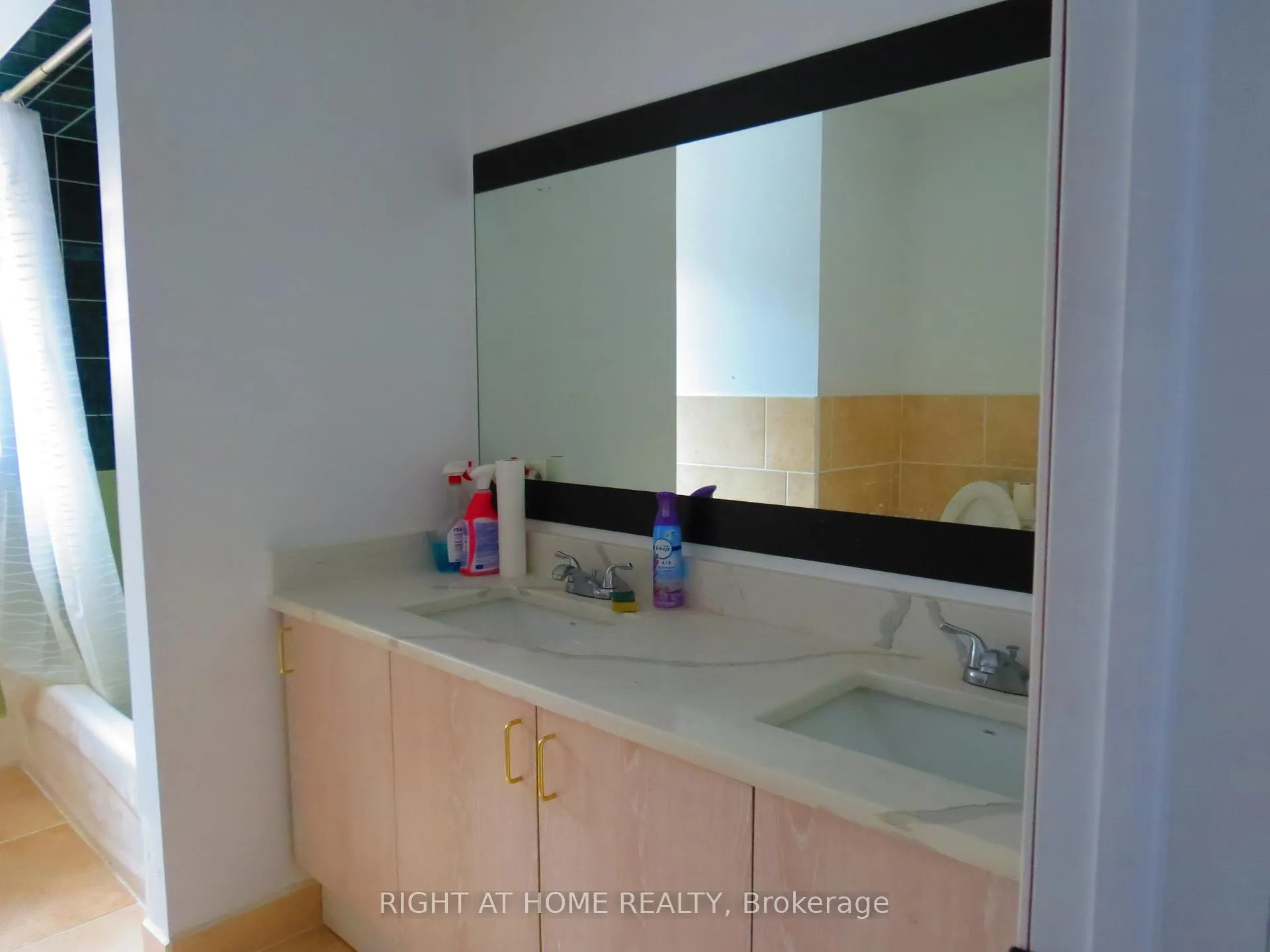 Photo 17 of 302 Stanley Street, Barrie, East Bayfield — HOMEH