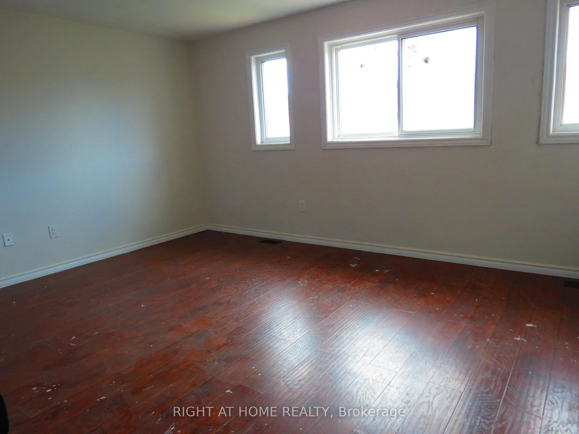 Photo 18 of 302 Stanley Street, Barrie, East Bayfield — HOMEH