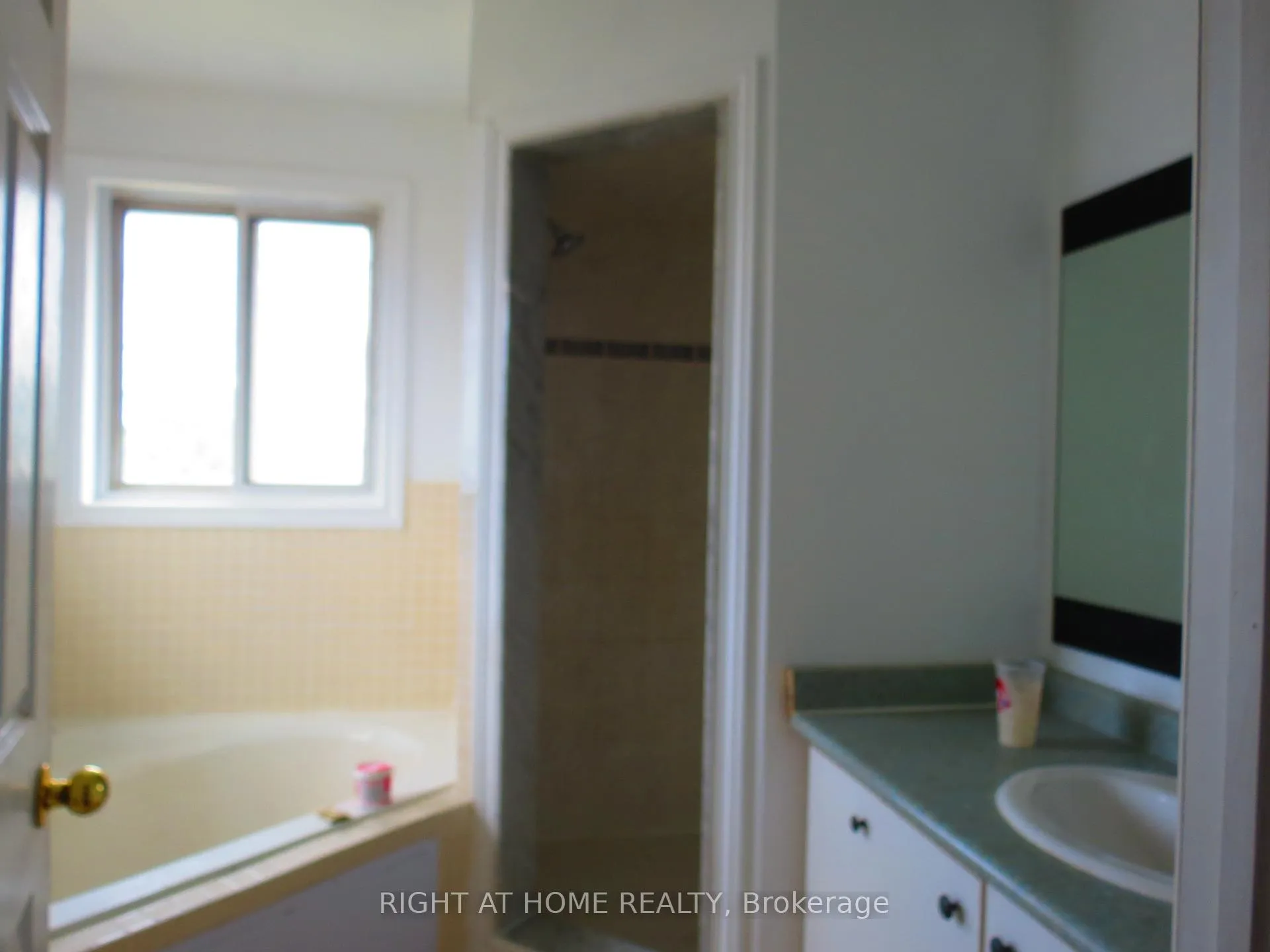 Photo 19 of 302 Stanley Street, Barrie, East Bayfield — HOMEH