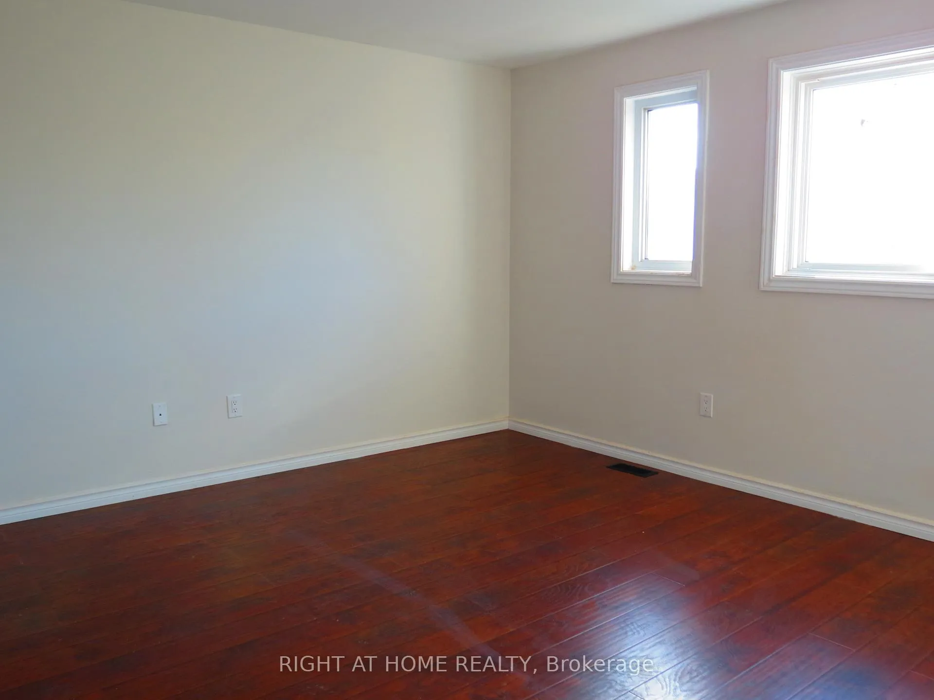 Photo 20 of 302 Stanley Street, Barrie, East Bayfield — HOMEH