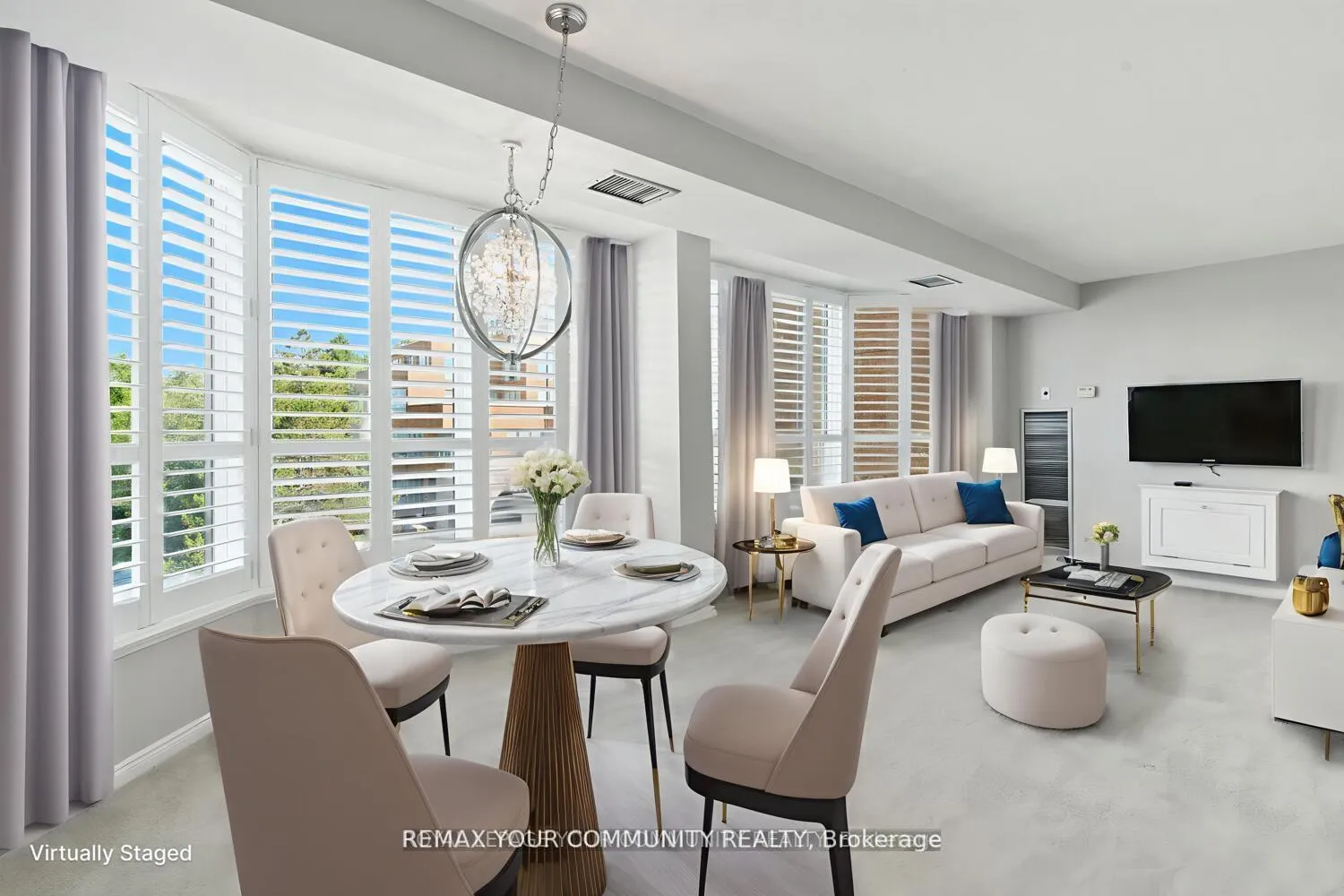 Photo 2 of Unit 305, 14924 Yonge Street, Aurora, Aurora Highlands — HOMEH