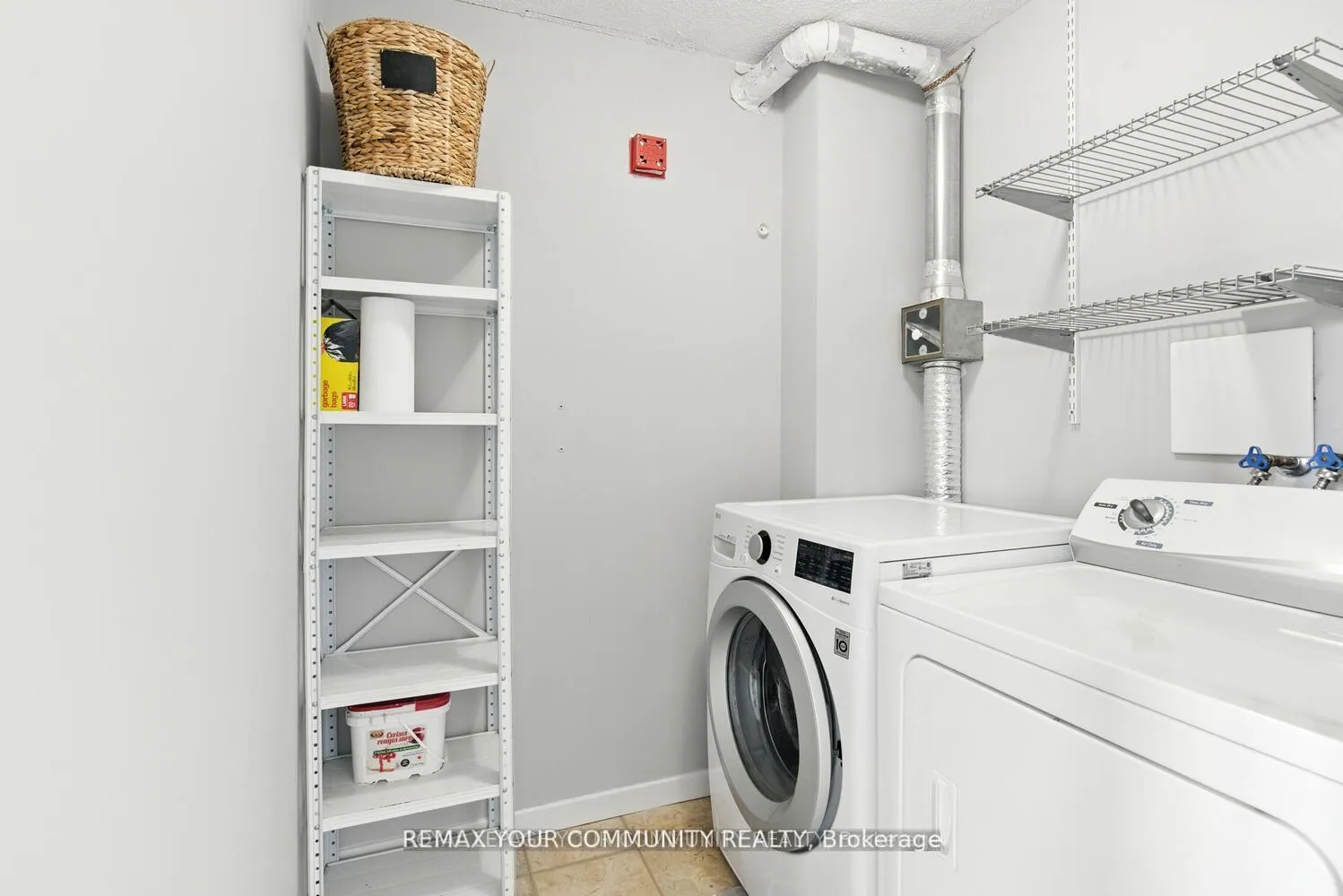 Photo 13 of Unit 305, 14924 Yonge Street, Aurora, Aurora Highlands — HOMEH