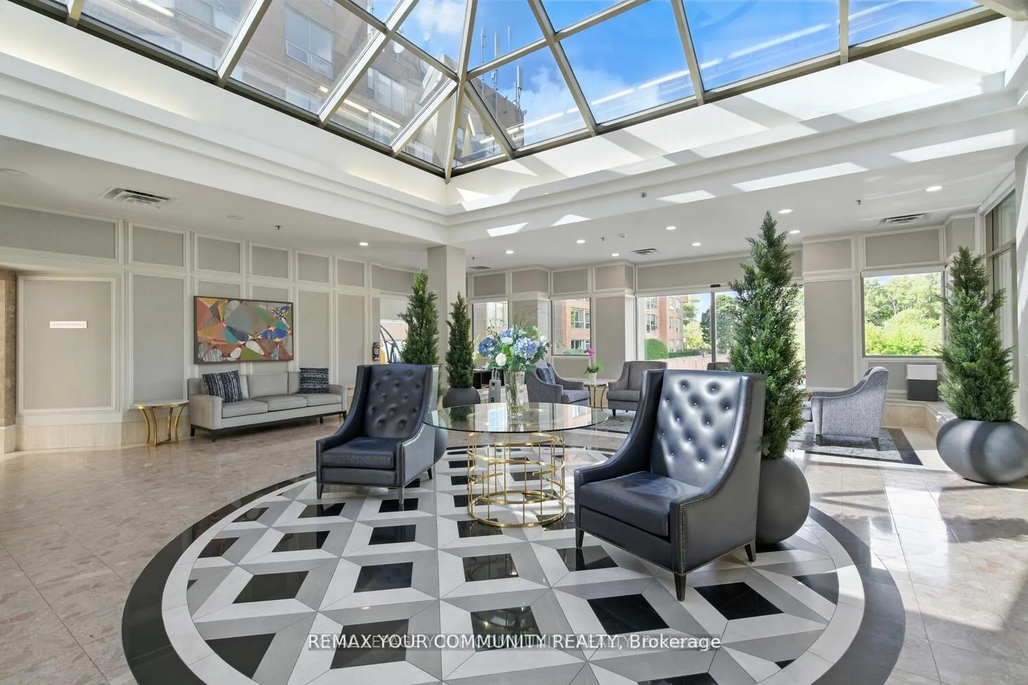 Photo 14 of Unit 305, 14924 Yonge Street, Aurora, Aurora Highlands — HOMEH