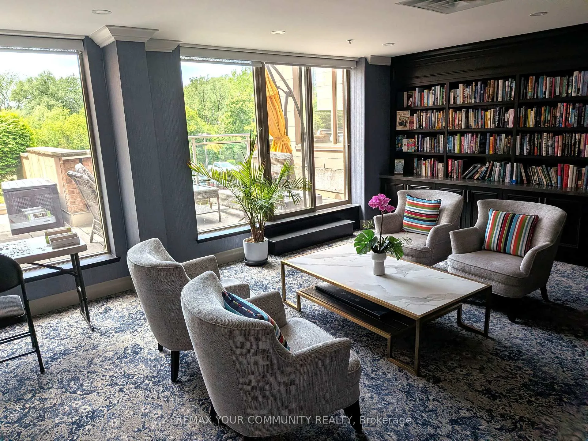 Photo 15 of Unit 305, 14924 Yonge Street, Aurora, Aurora Highlands — HOMEH