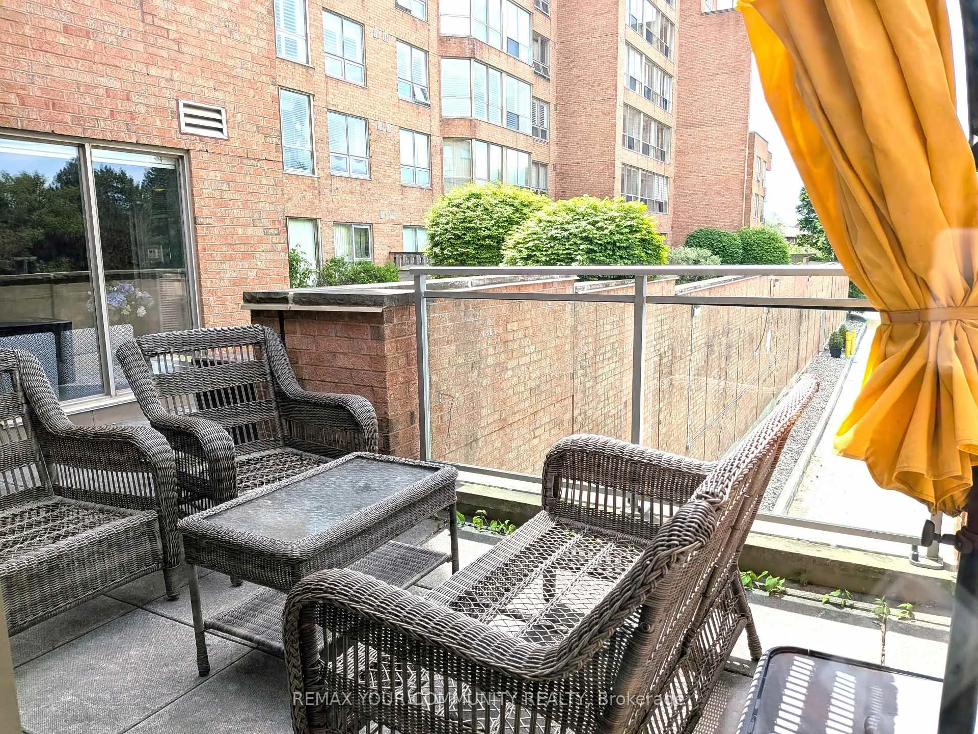 Photo 16 of Unit 305, 14924 Yonge Street, Aurora, Aurora Highlands — HOMEH