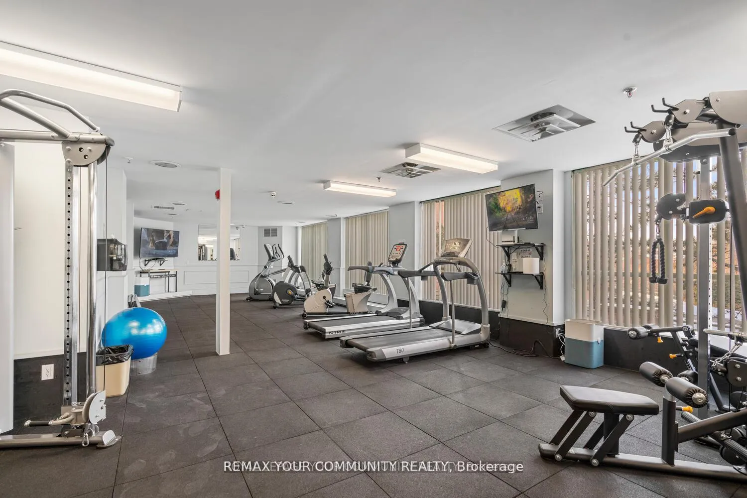 Photo 18 of Unit 305, 14924 Yonge Street, Aurora, Aurora Highlands — HOMEH