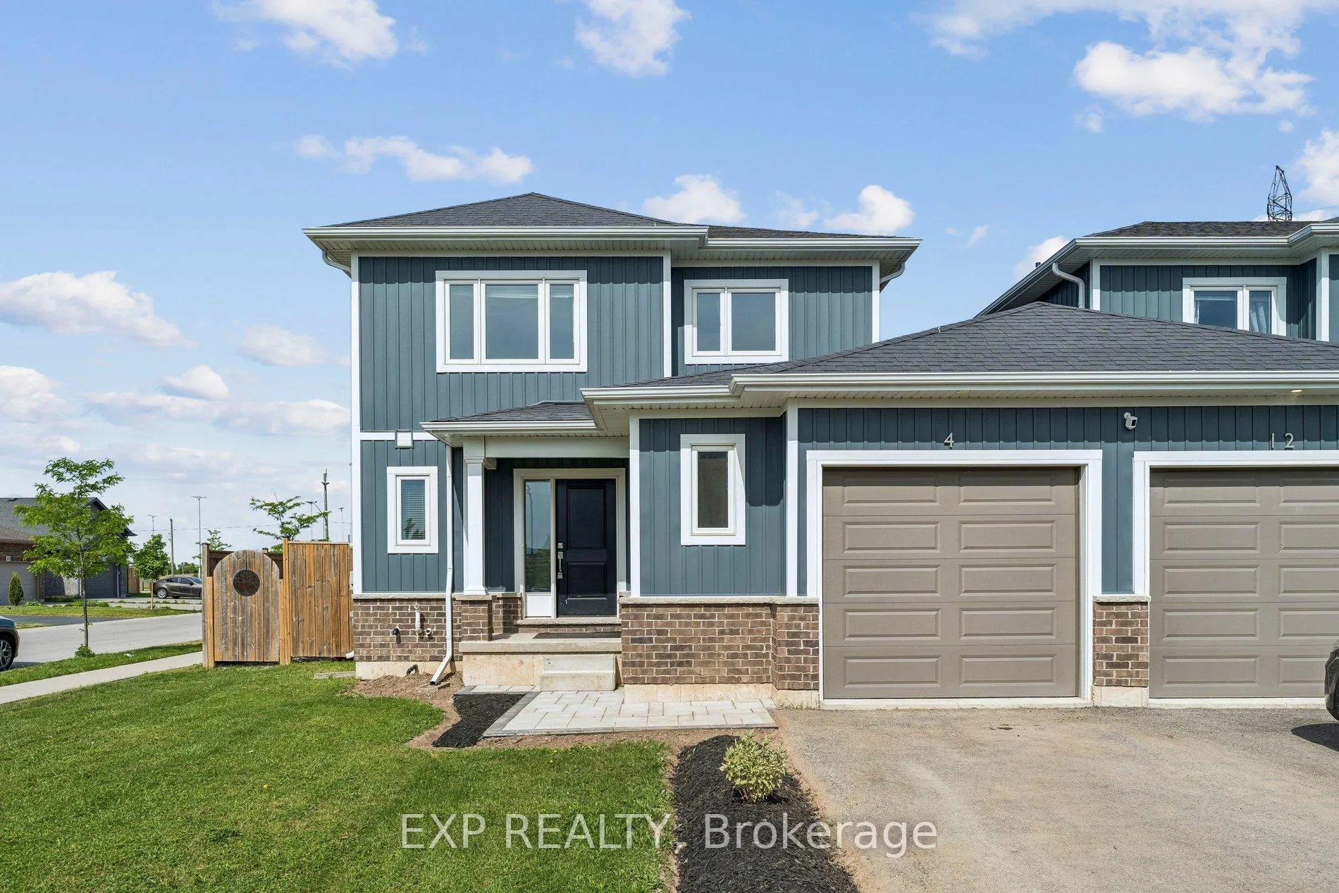 Photo 2 of 4 Viger Drive, Welland, Lincoln/Crowland — HOMEH
