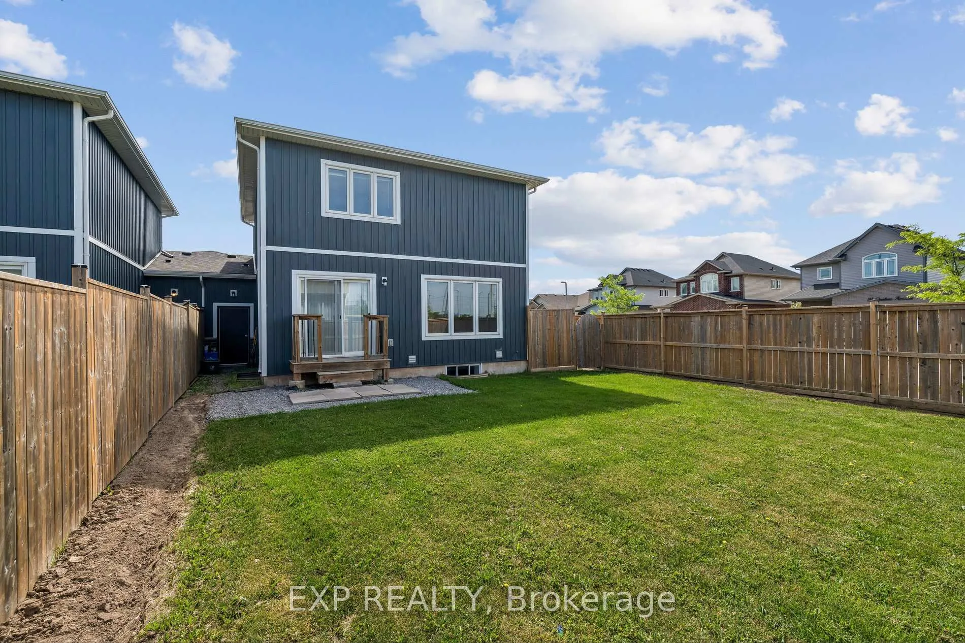 Photo 5 of 4 Viger Drive, Welland, Lincoln/Crowland — HOMEH