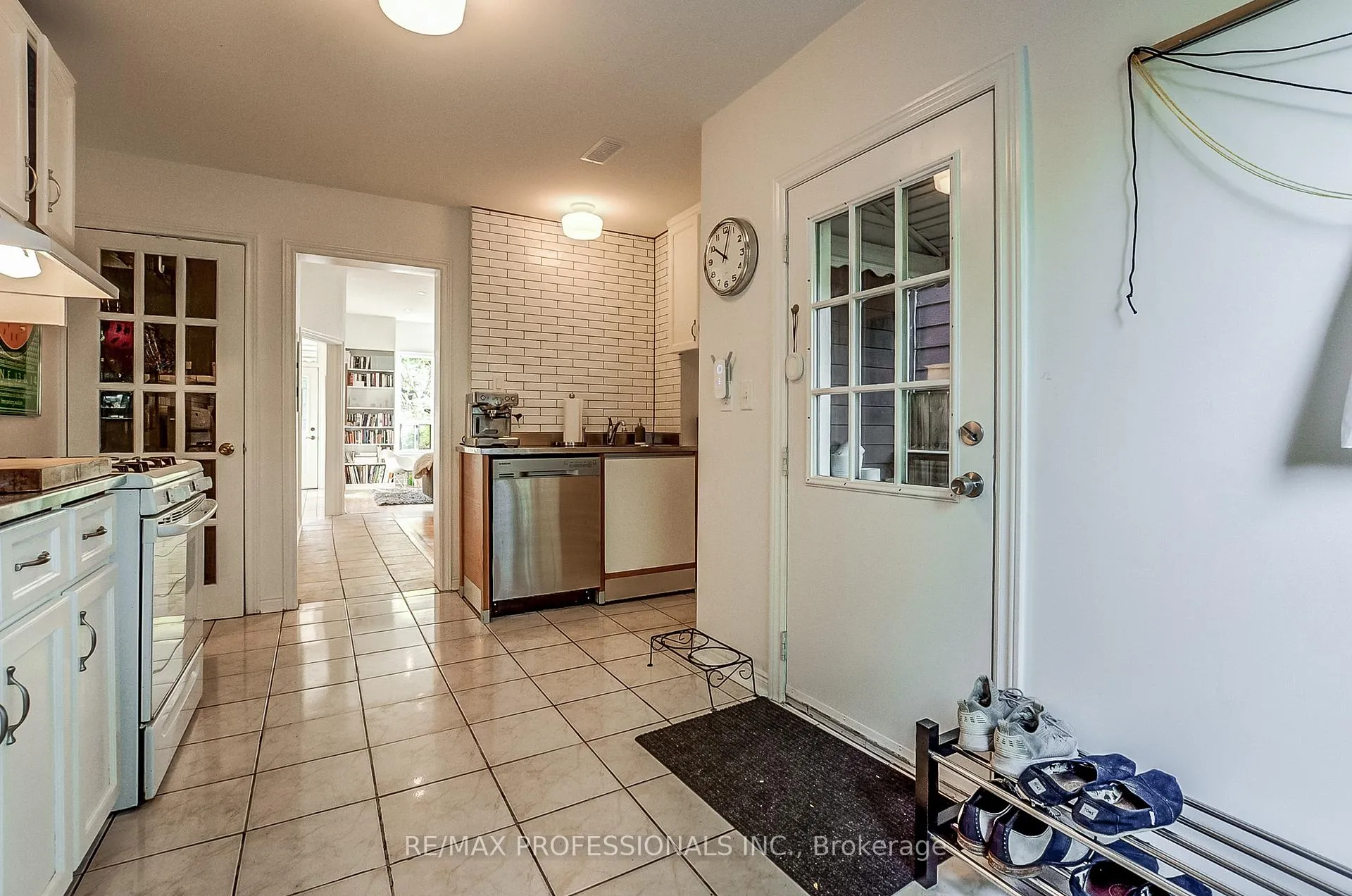 Photo 11 of 72 Massey Street, Toronto, Niagara — HOMEH