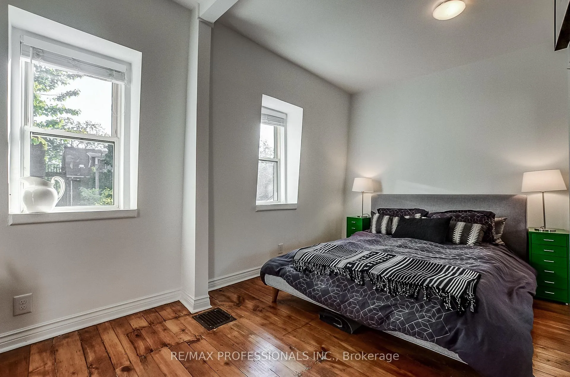 Photo 14 of 72 Massey Street, Toronto, Niagara — HOMEH