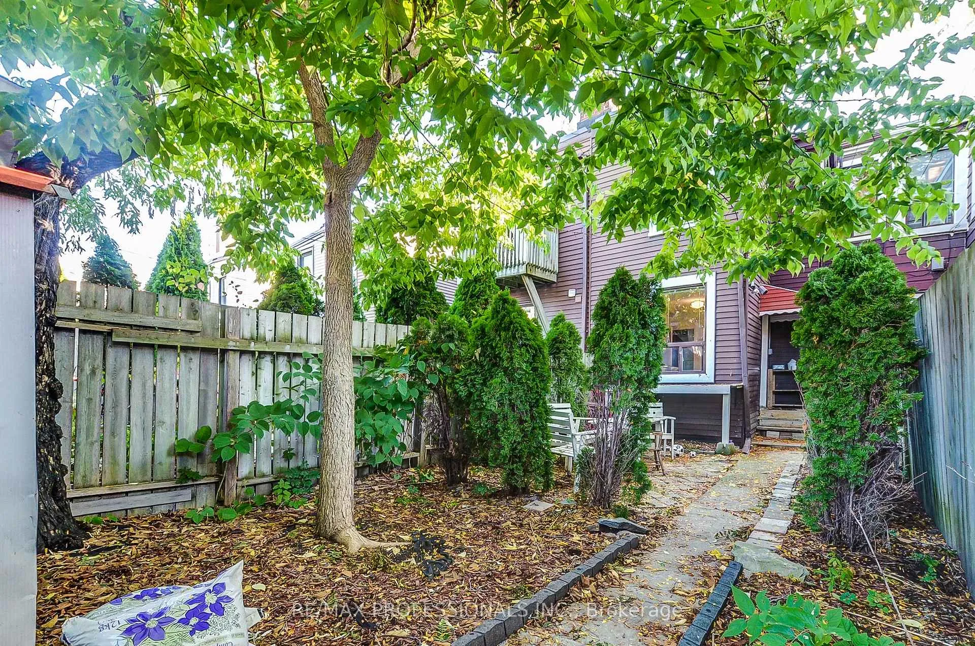 Photo 20 of 72 Massey Street, Toronto, Niagara — HOMEH