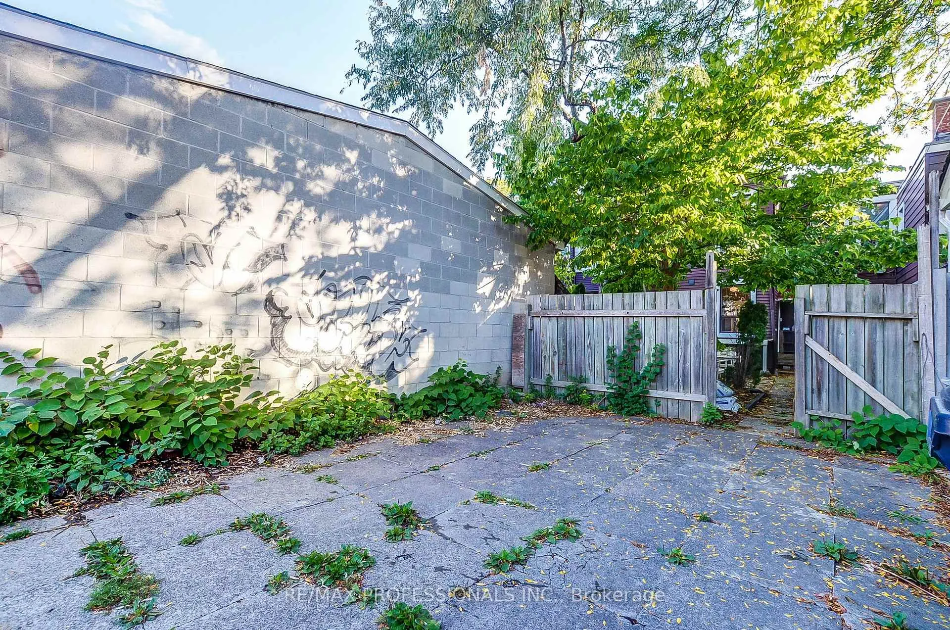 Photo 21 of 72 Massey Street, Toronto, Niagara — HOMEH