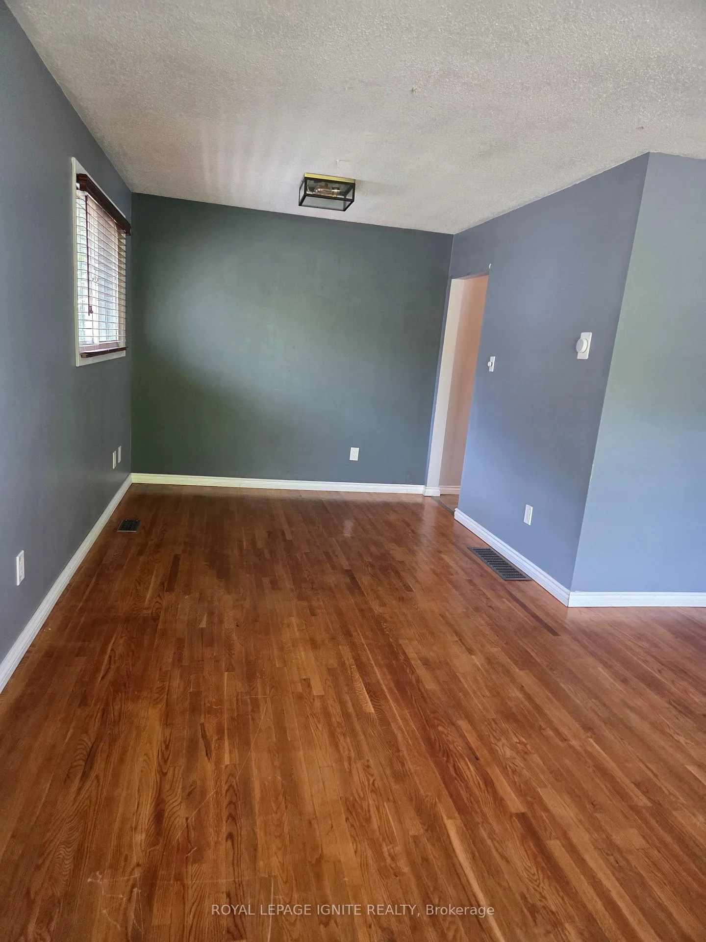 Photo 2 of 947 Southlawn Drive, Peterborough, Ashburnham Ward 4 — HOMEH