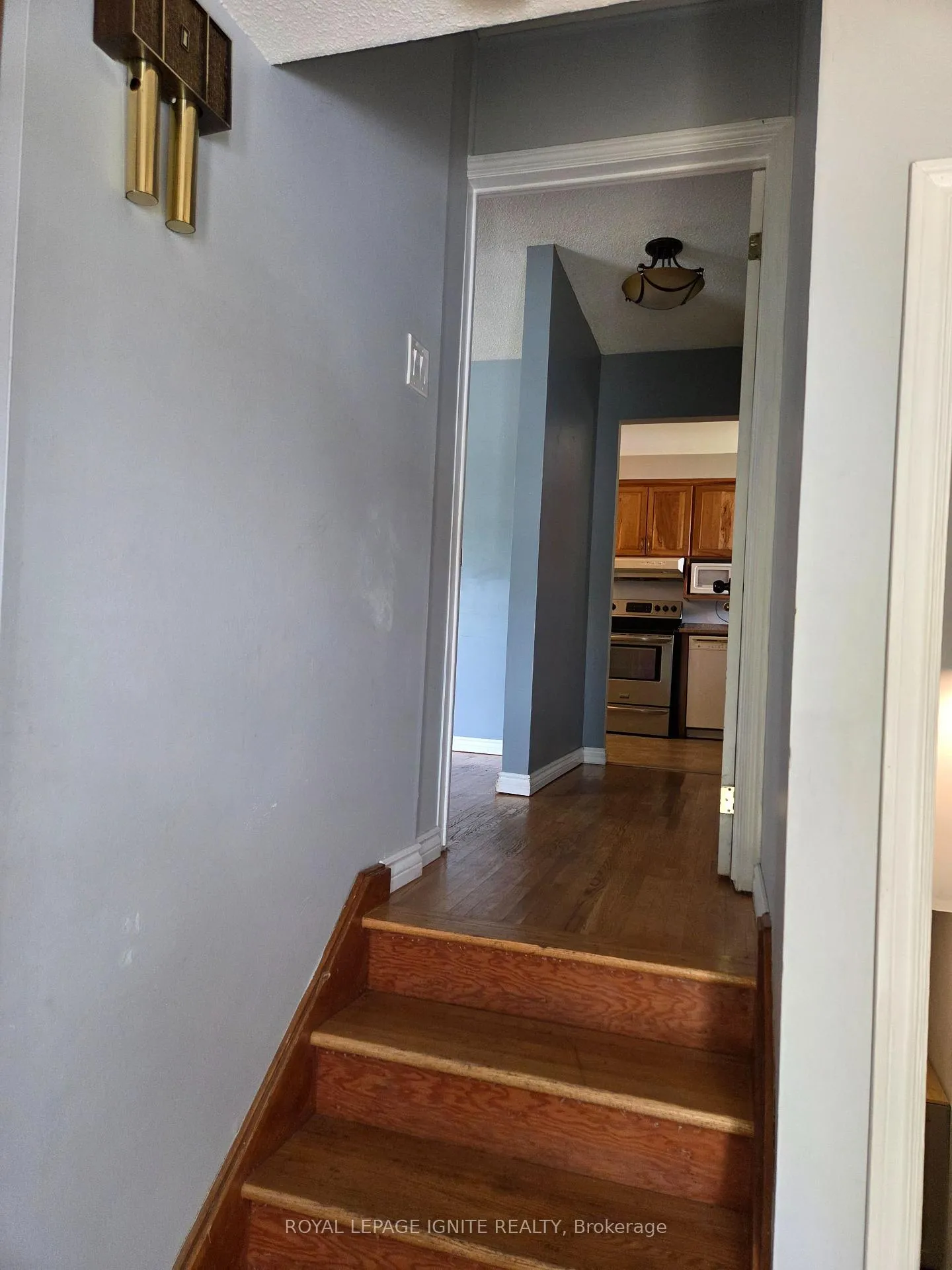 Photo 4 of 947 Southlawn Drive, Peterborough, Ashburnham Ward 4 — HOMEH