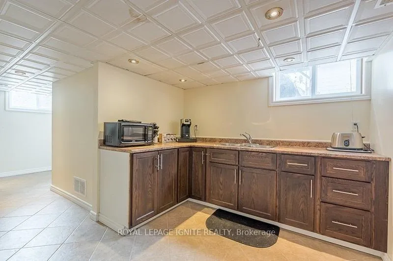 Photo 15 of 947 Southlawn Drive, Peterborough, Ashburnham Ward 4 — HOMEH