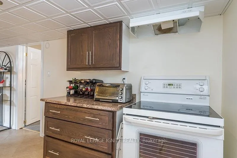 Photo 17 of 947 Southlawn Drive, Peterborough, Ashburnham Ward 4 — HOMEH