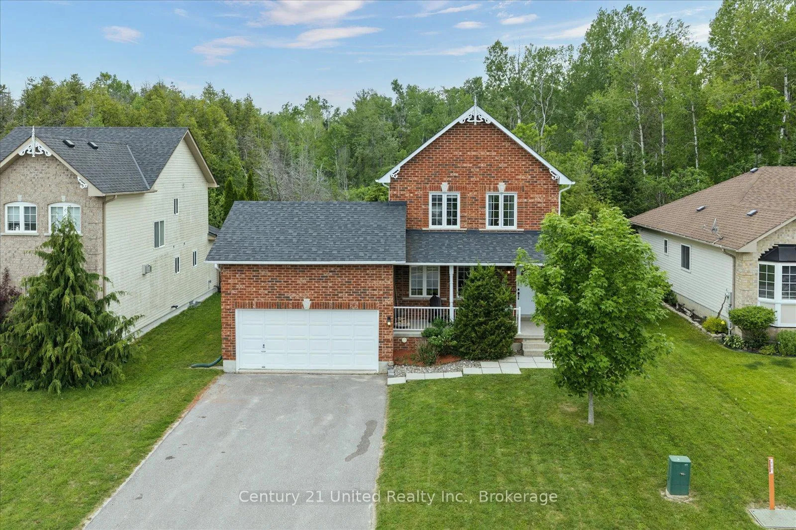 Photo 3 of 31 Mcguire Drive, Cavan Monaghan, Millbrook Village — HOMEH