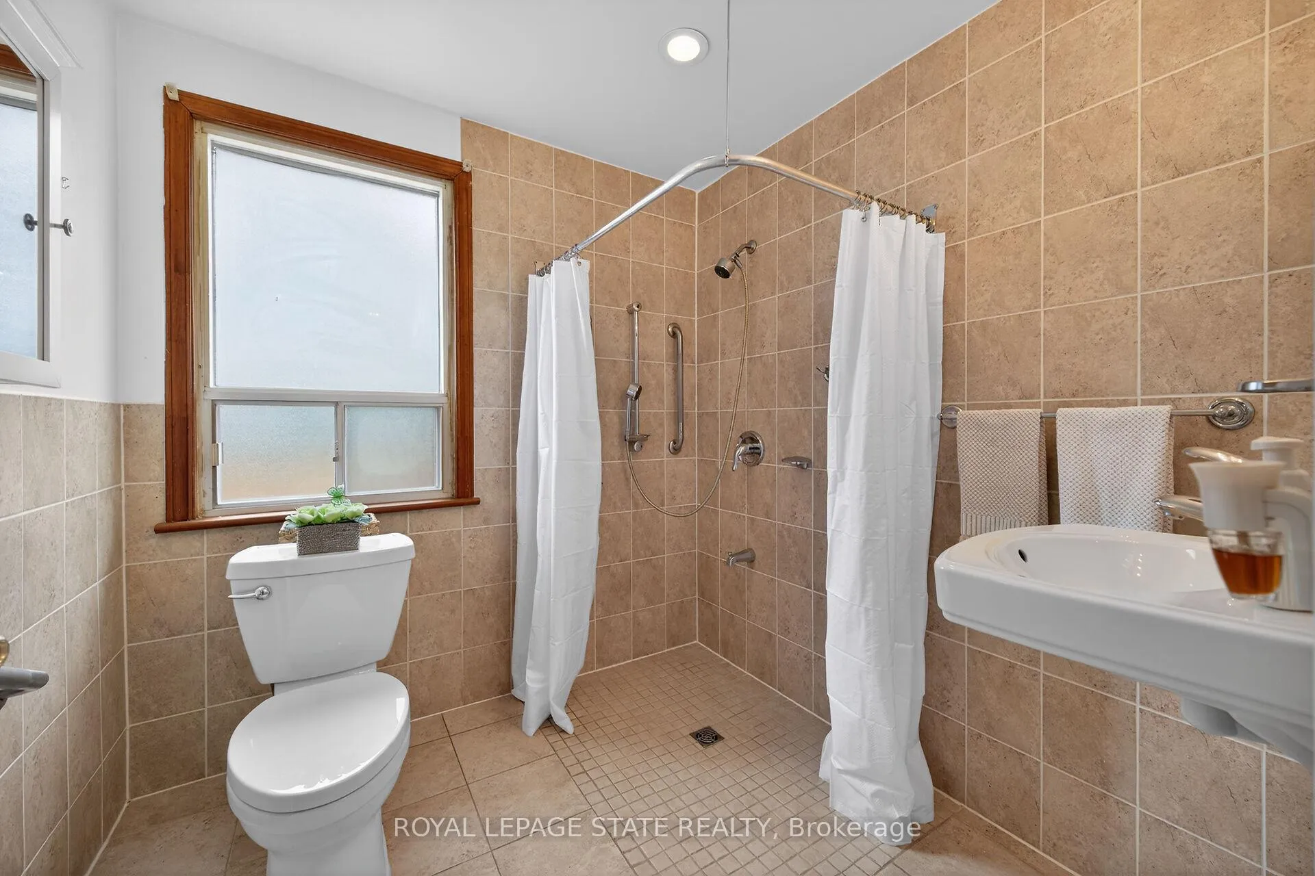 Photo 23 of 163 Rosedale Avenue, Hamilton, Rosedale — HOMEH