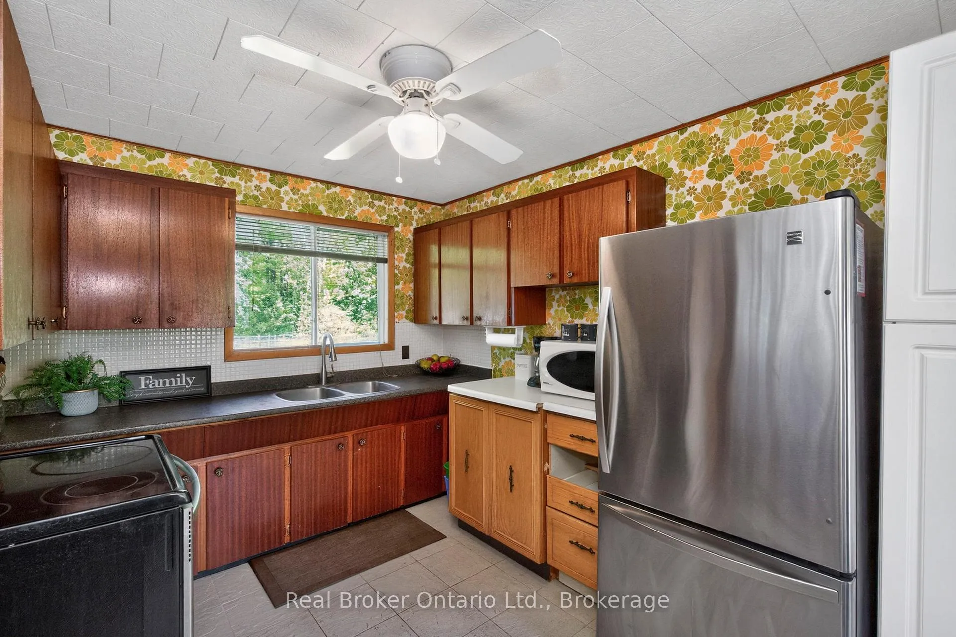 Photo 13 of 24 Poplar Drive, Tiny, Rural Tiny — HOMEH