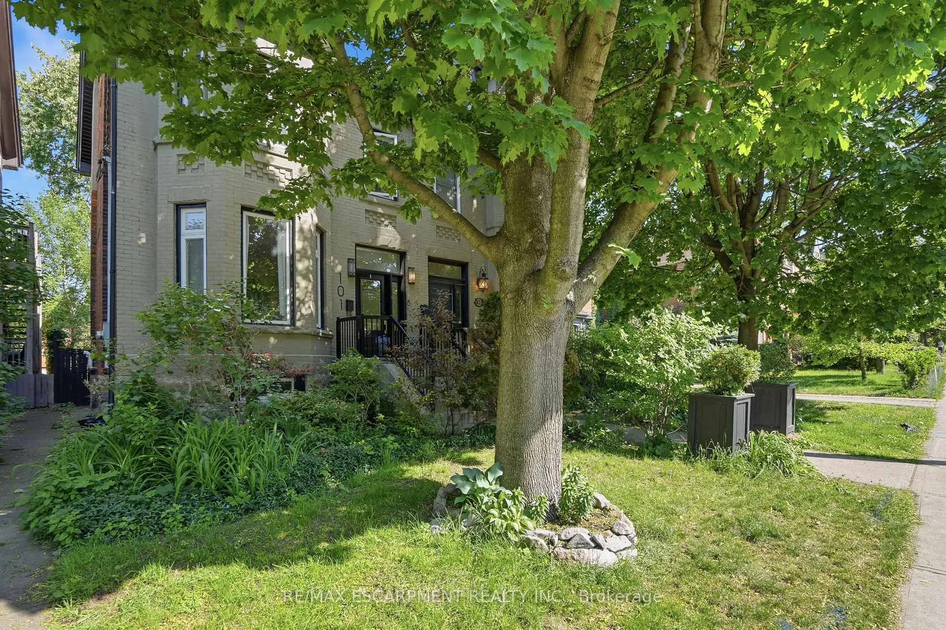 Photo 6 of 101 Victoria Avenue S, Hamilton, Stinson — HOMEH