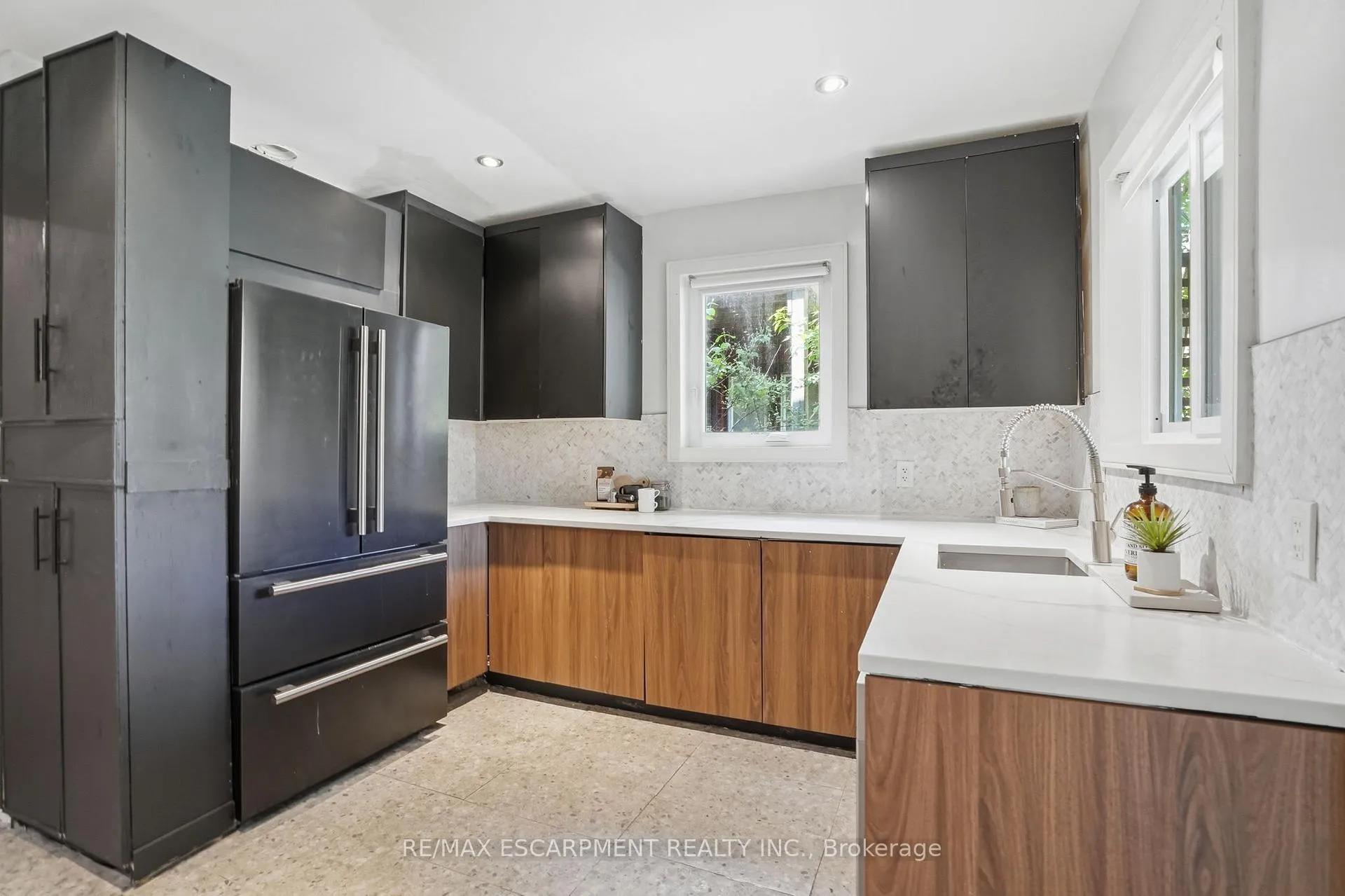 Photo 19 of 101 Victoria Avenue S, Hamilton, Stinson — HOMEH